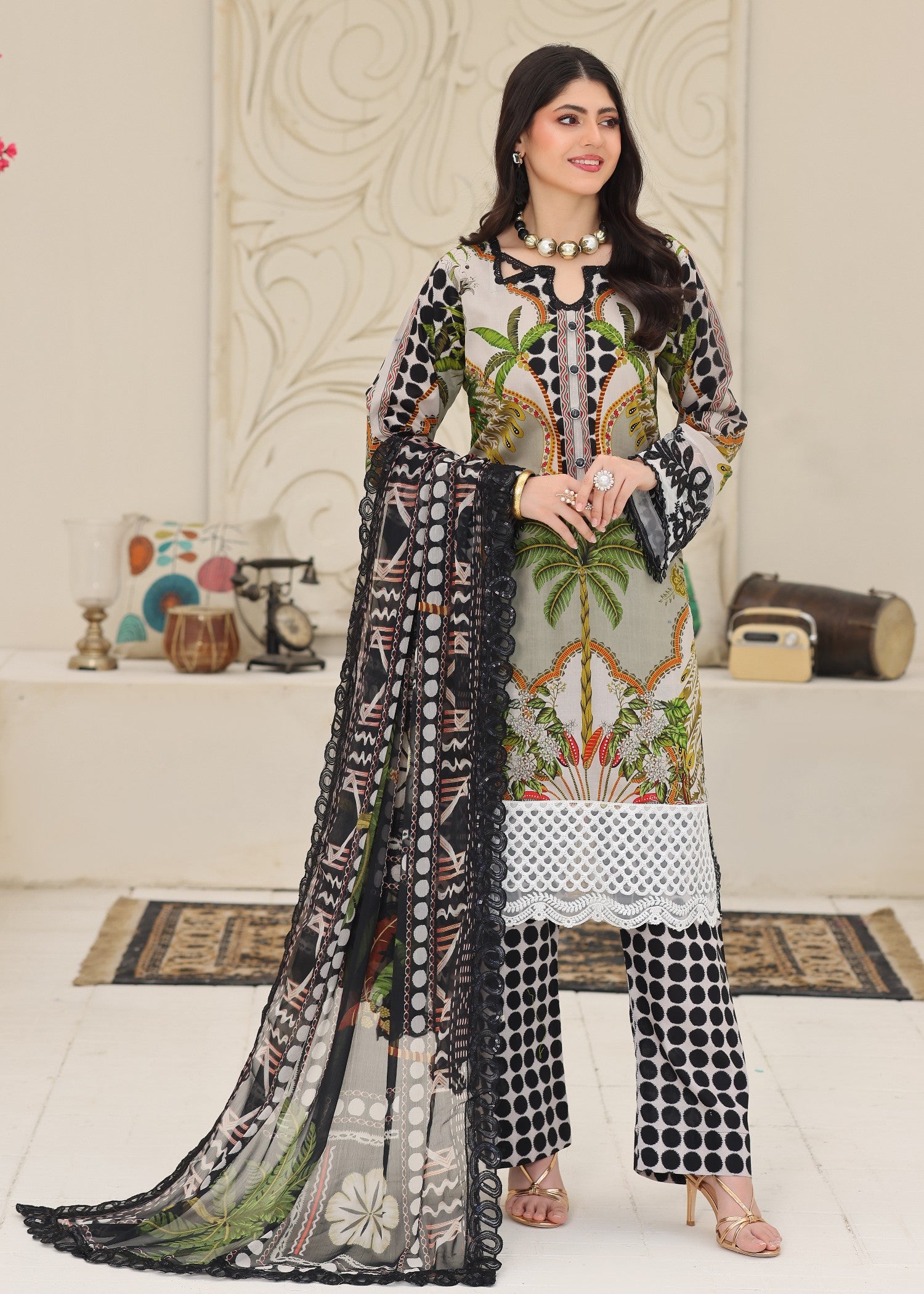 lawn Kurta Set in Lynx white