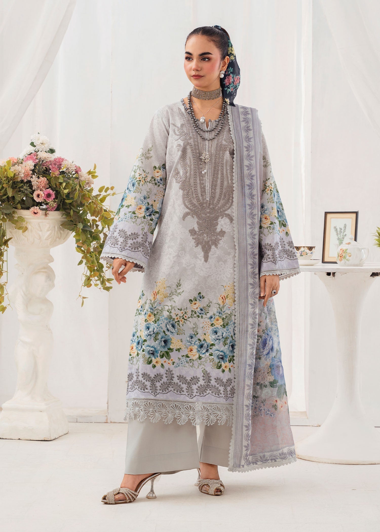lawn Kurta Set in Light grey