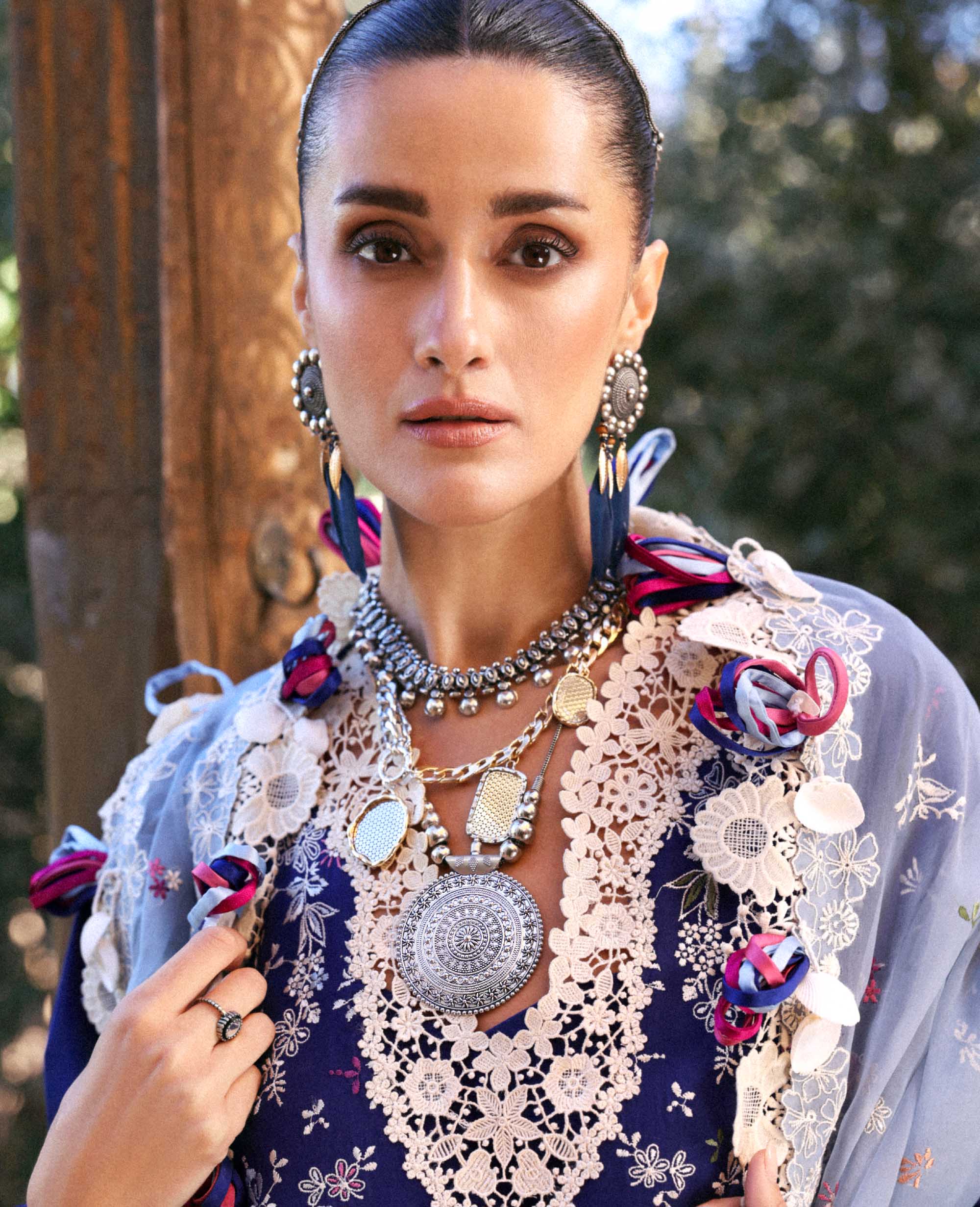 Republic Reine Eid Luxury Lawn – Sia