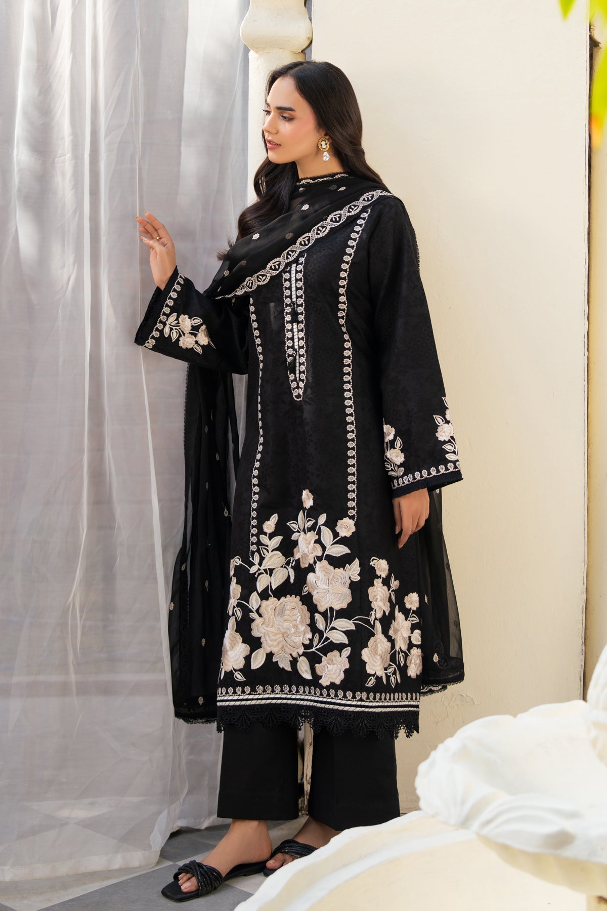 Eid Edit Lawn – AMARIS