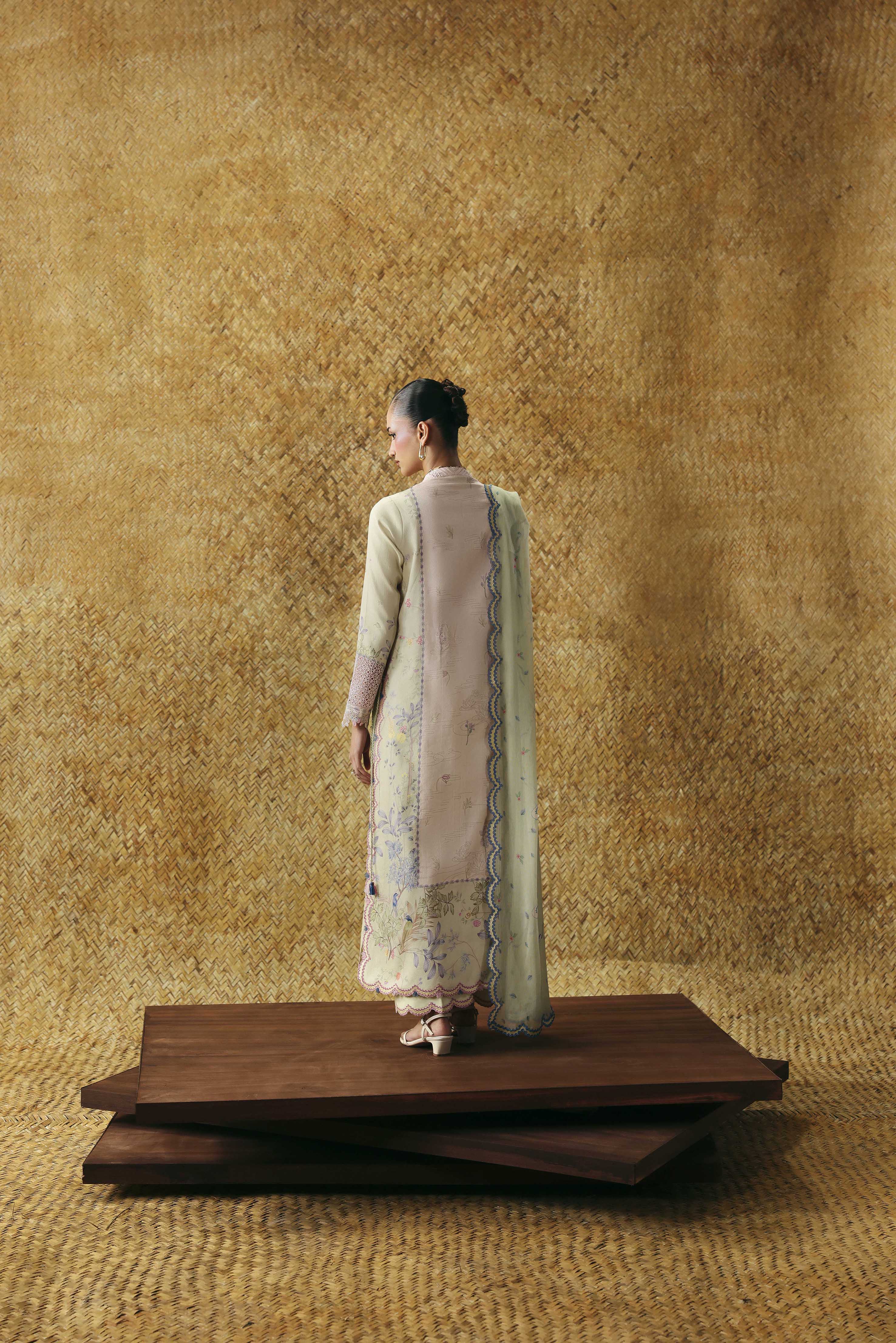Luxury Lawn – SL-08-26-V2