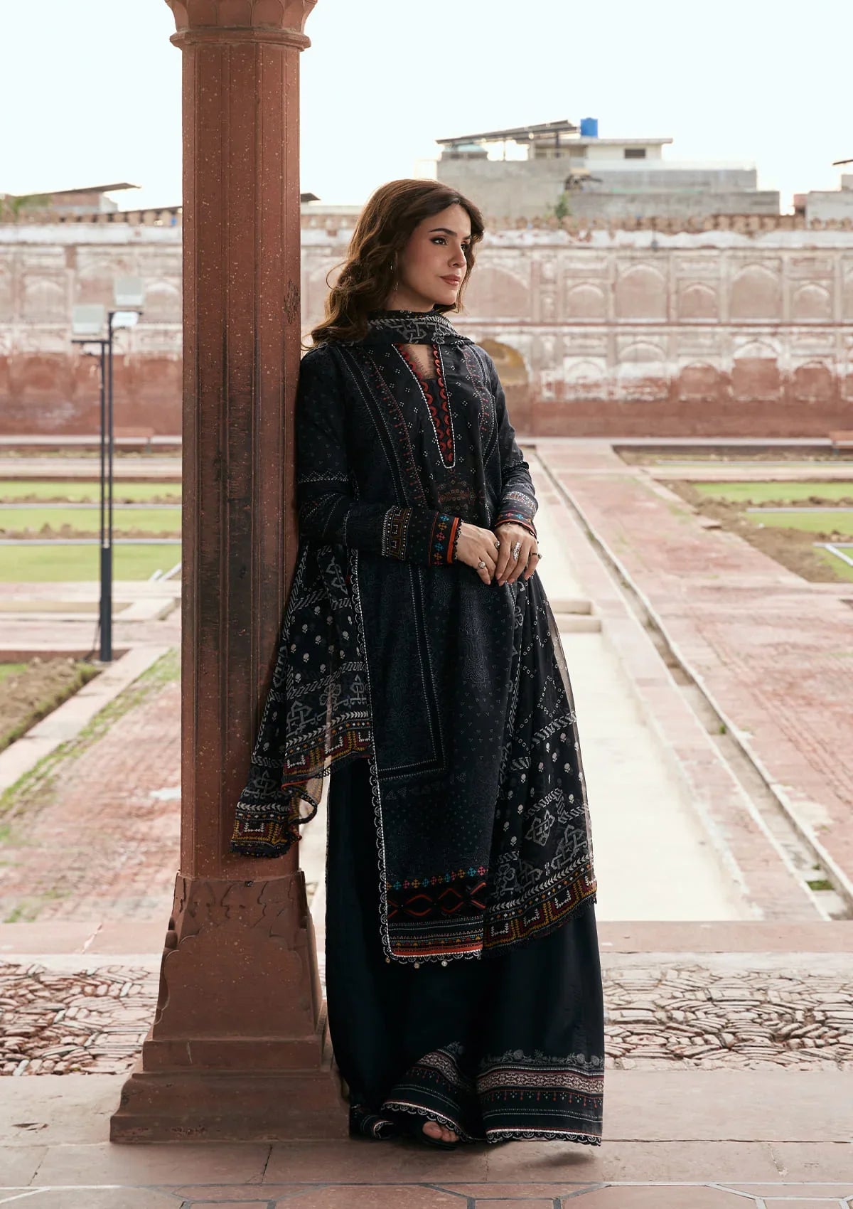 Prints Lawn – KPS-5A GUL-E-SIYAH
