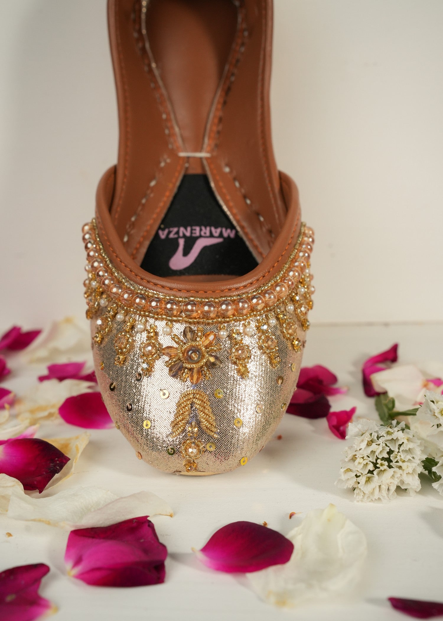 Khussa in Gold by - High Quality Women Khussa YVY0373