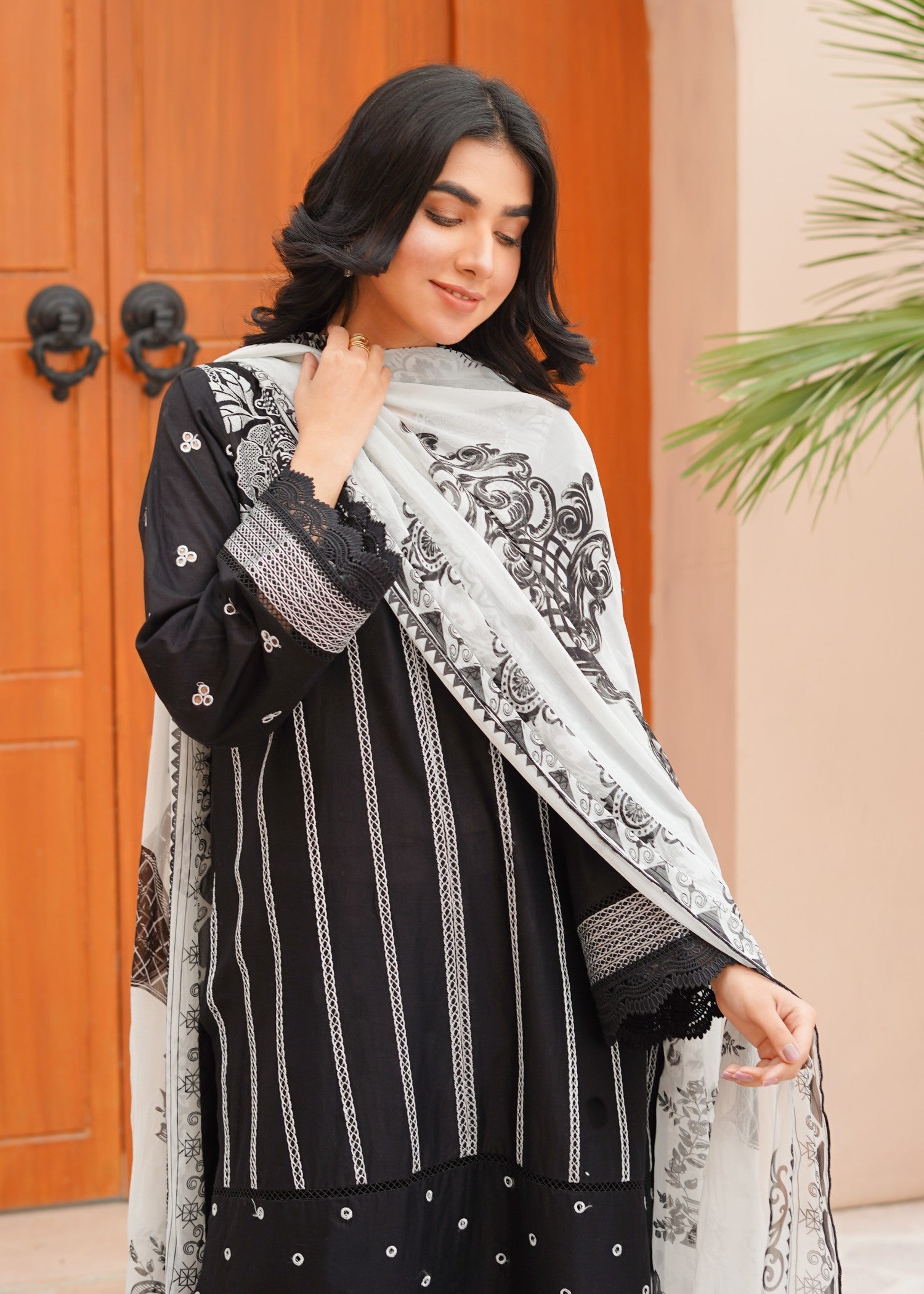 lawn Kurta Set in Obsidian