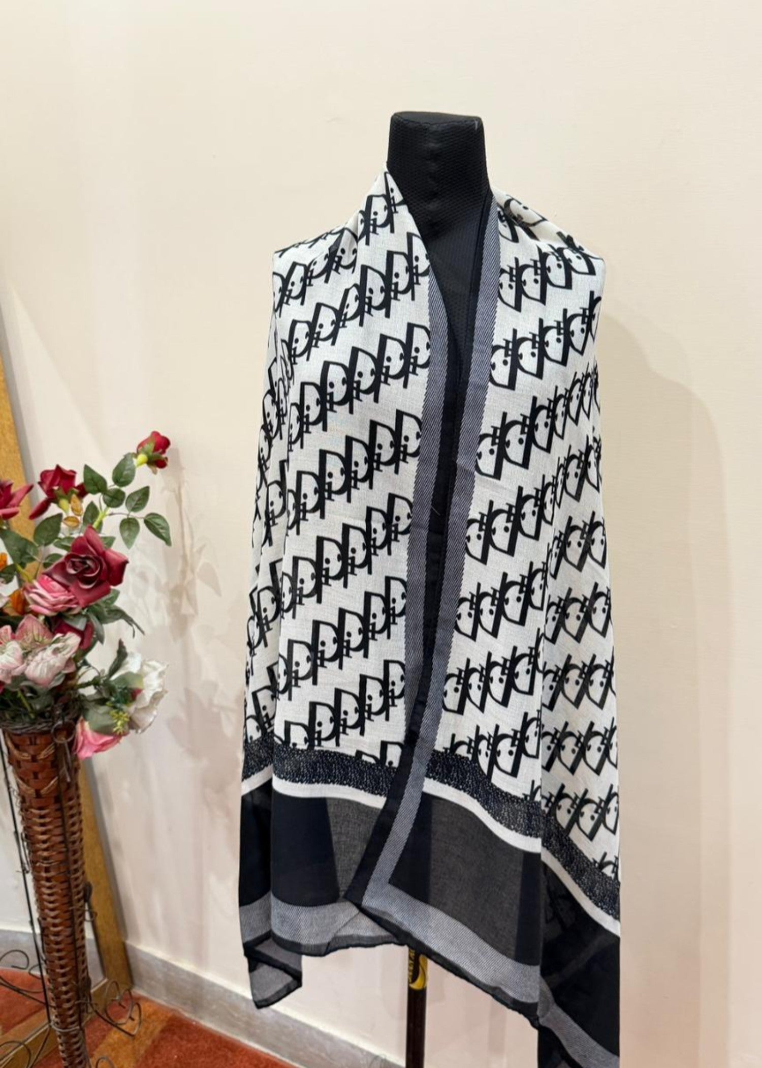viscose Hijab in Black, ivory
