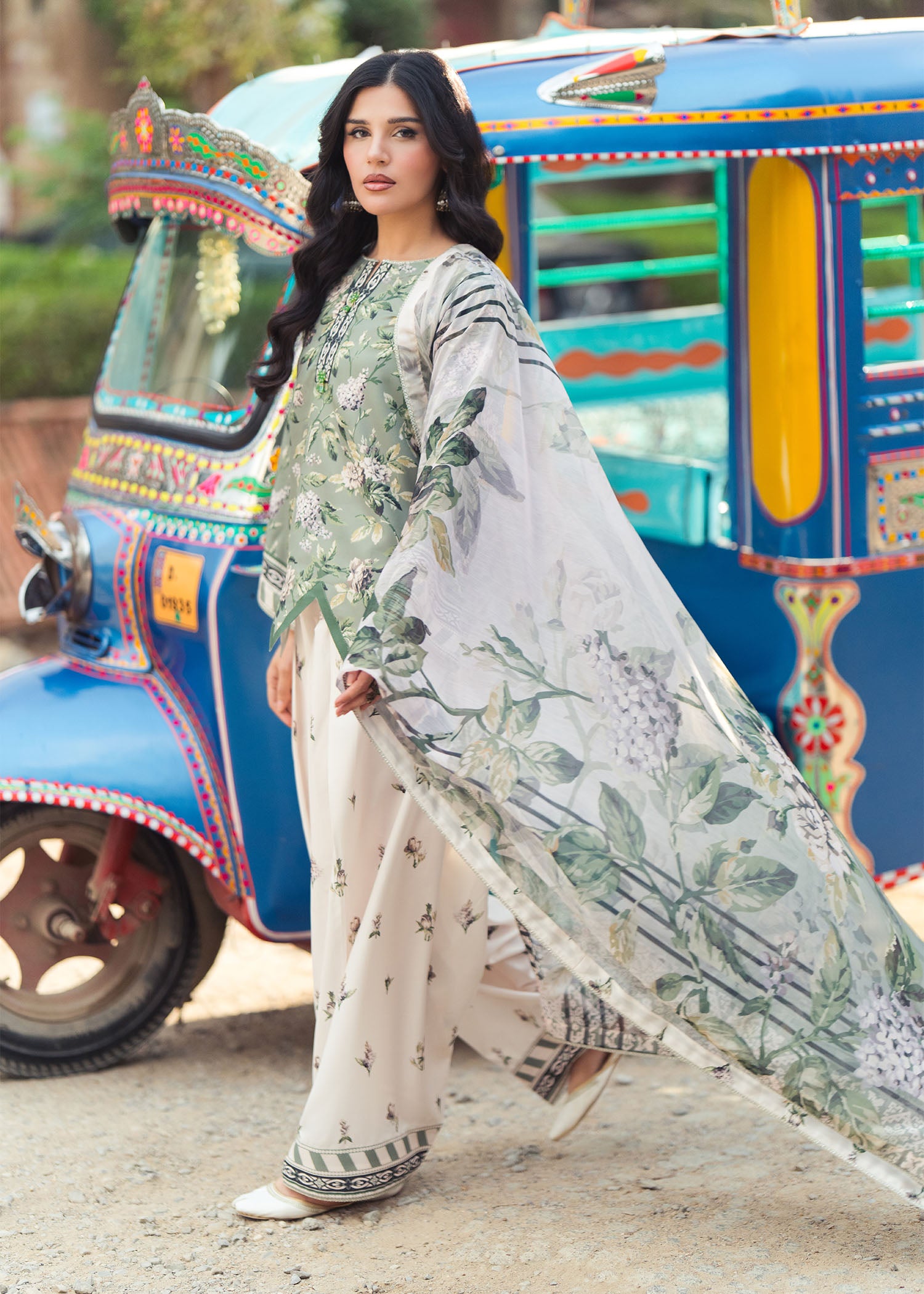 slub lawn Kurta Set in Fern green