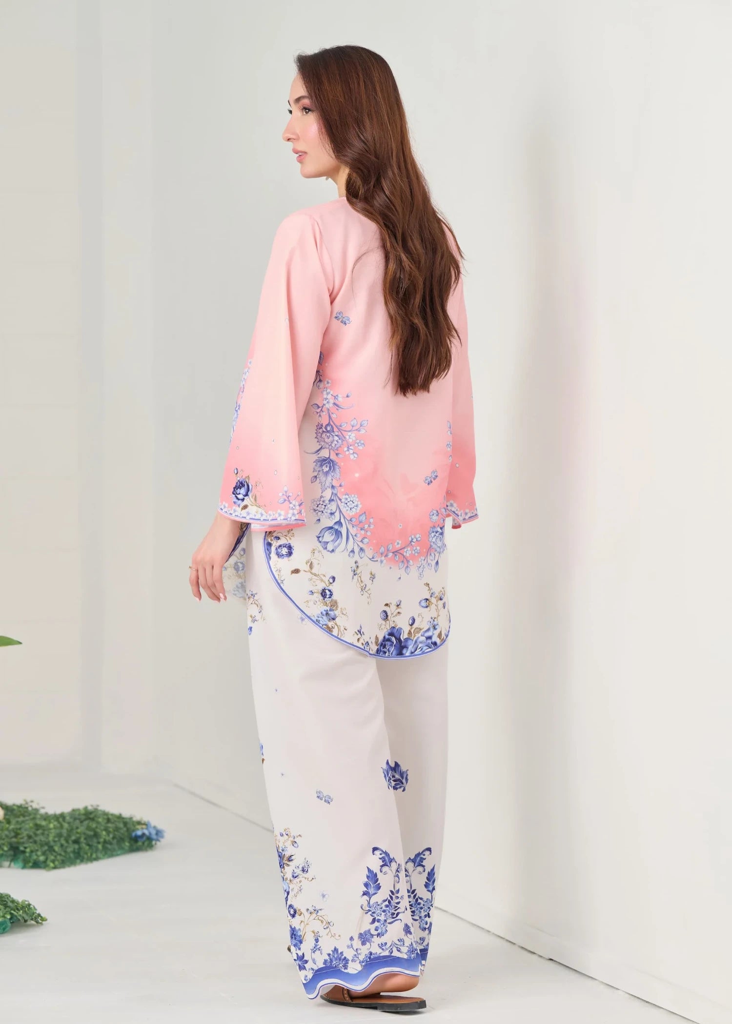 raw silk Kurta Set in White, pink