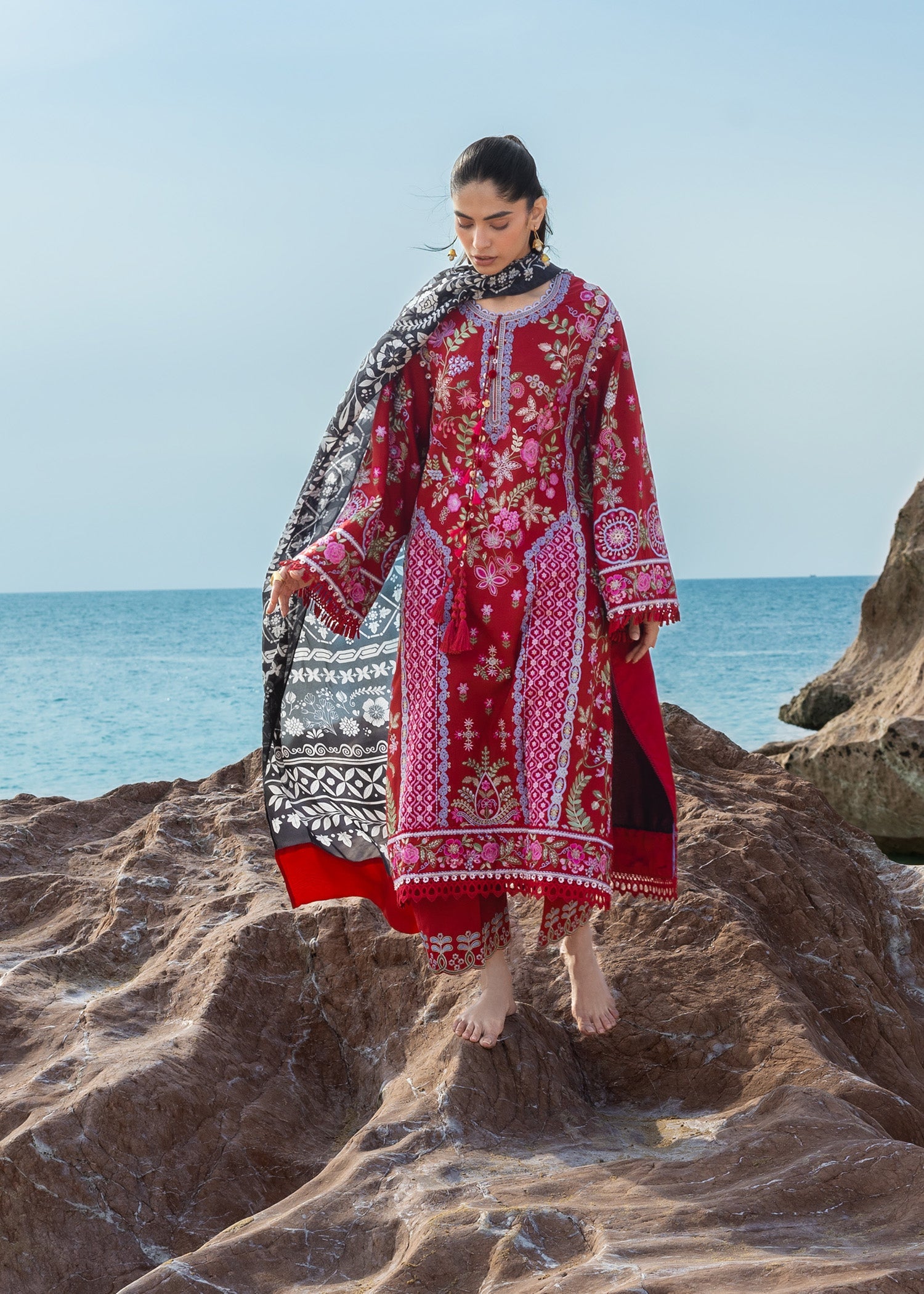 Festive Luxury Lawn – Laal
