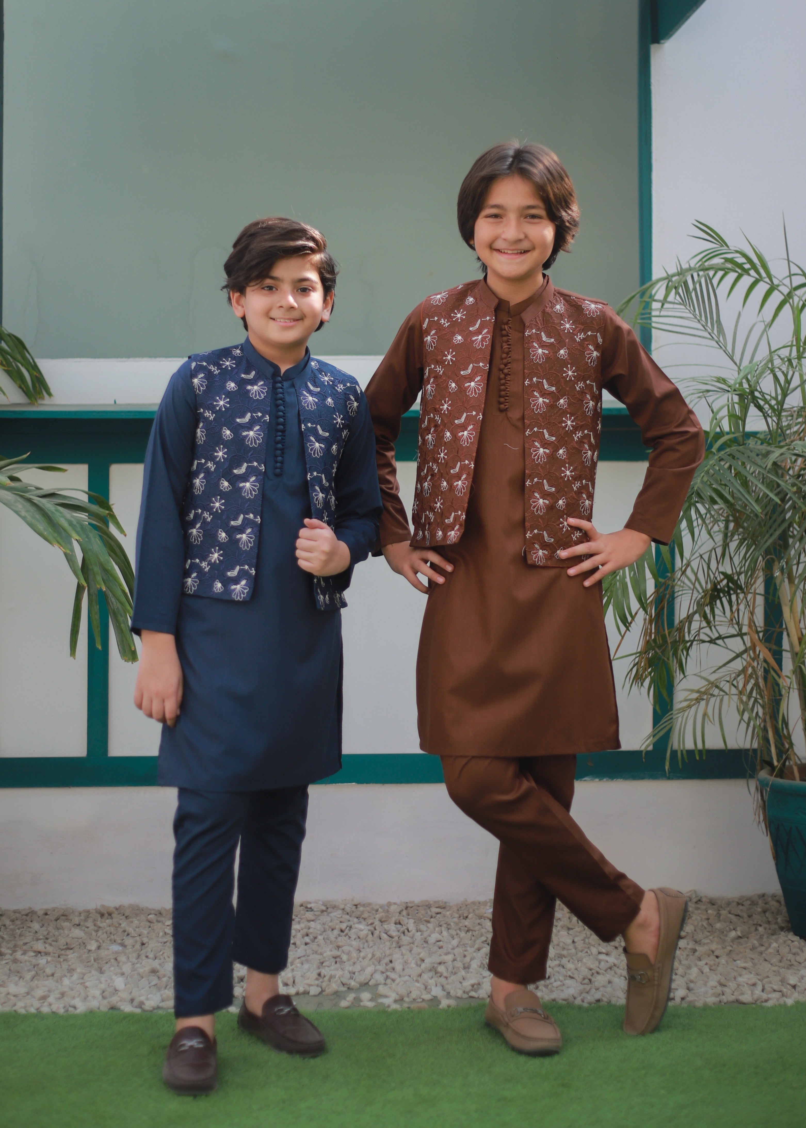 blended satin Waistcoat in Hazelwood brown