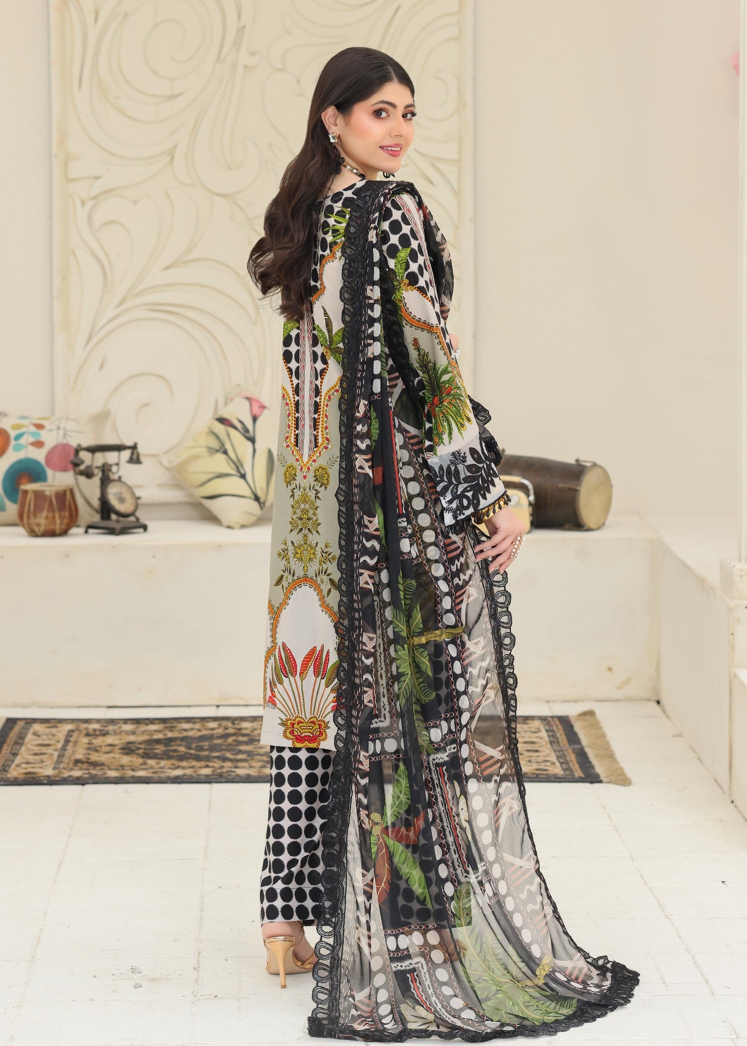 lawn Kurta Set in Lynx white