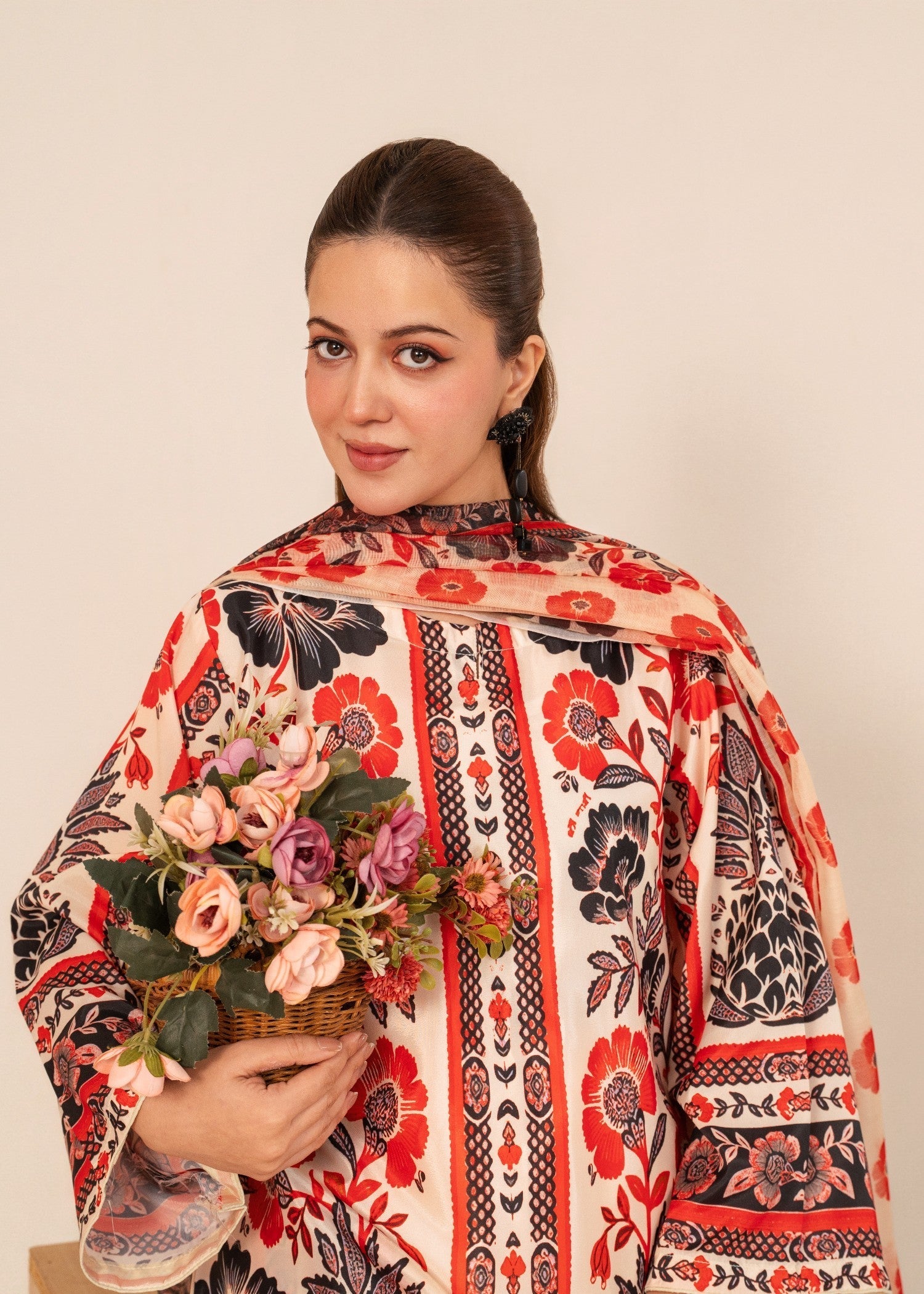 silk grip Kurta Set in Cream