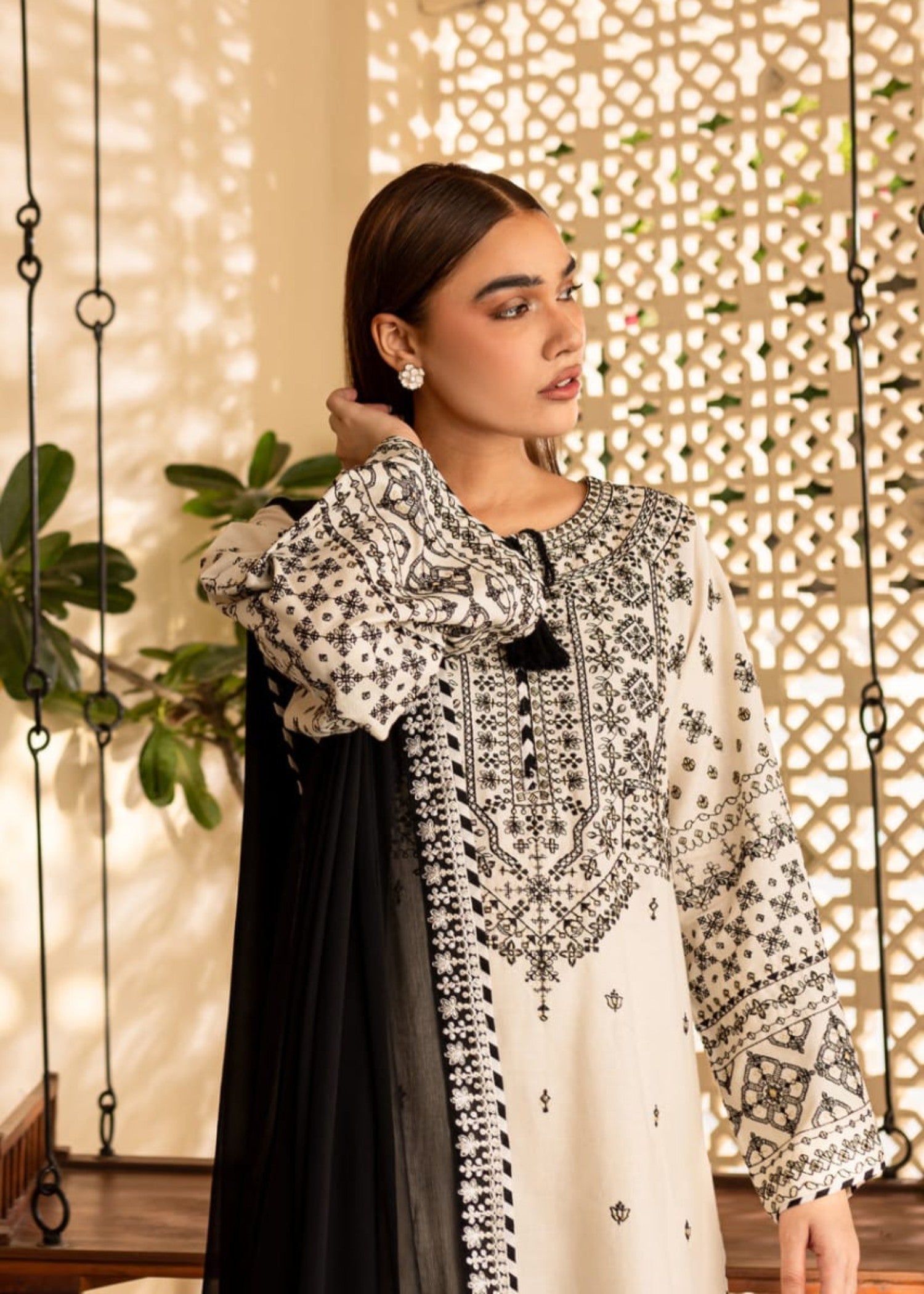 linen Kurta Set in Black, white