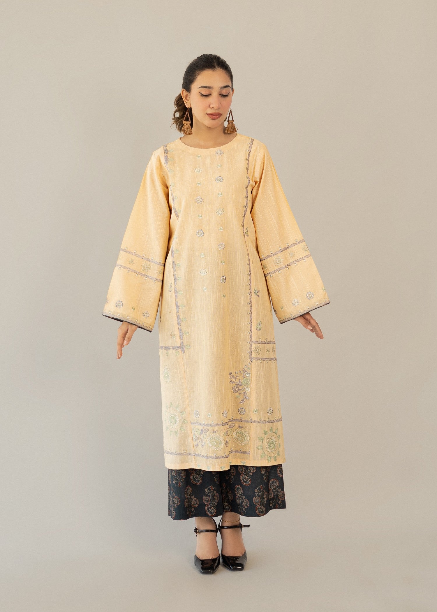 slub khaddar Kurta Set in Charcoal black, peach orange