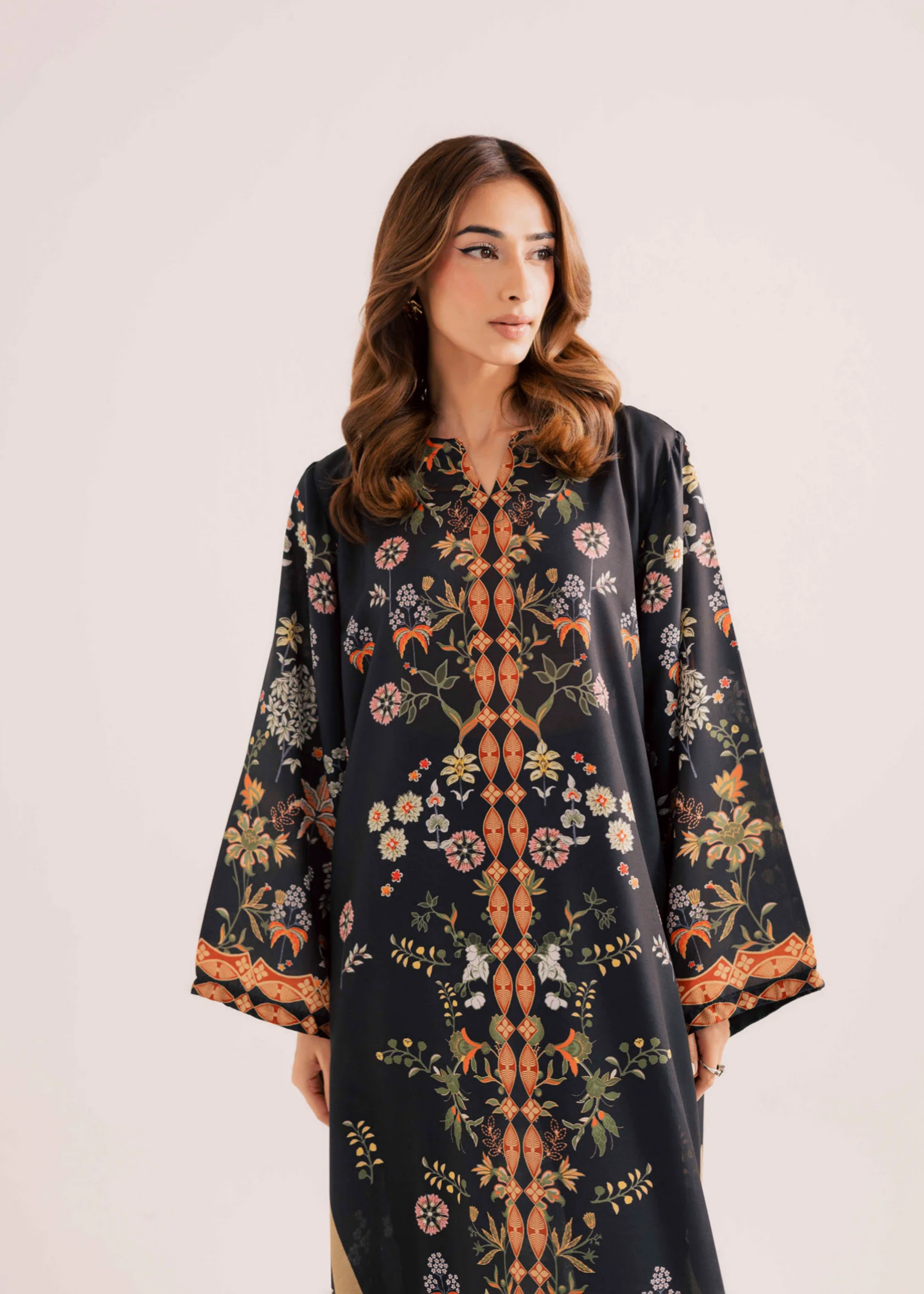 raw silk Kaftan in Black