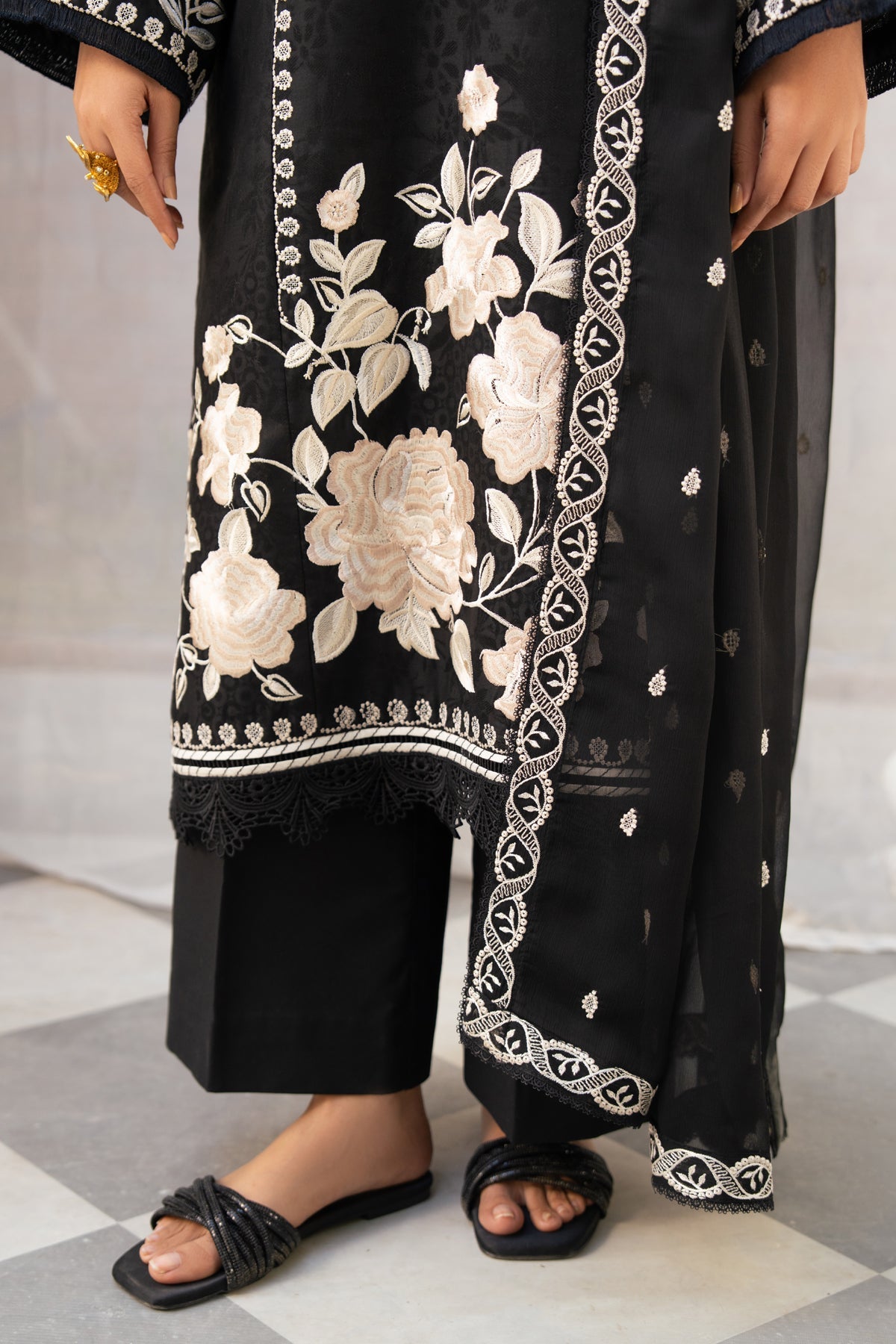 Eid Edit Lawn – AMARIS