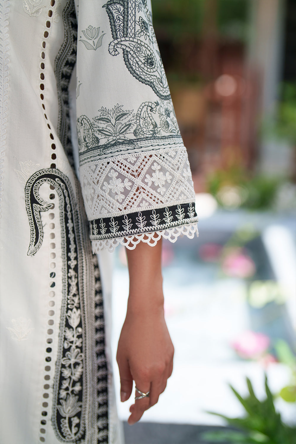 Laanem Luxury Lawn – AMARA-B - SRL26-02