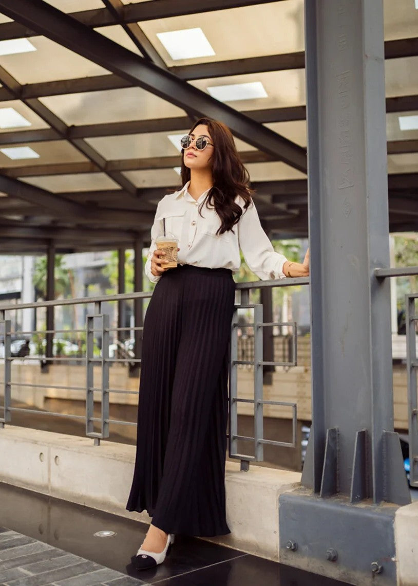 crepe Trousers in Jet black