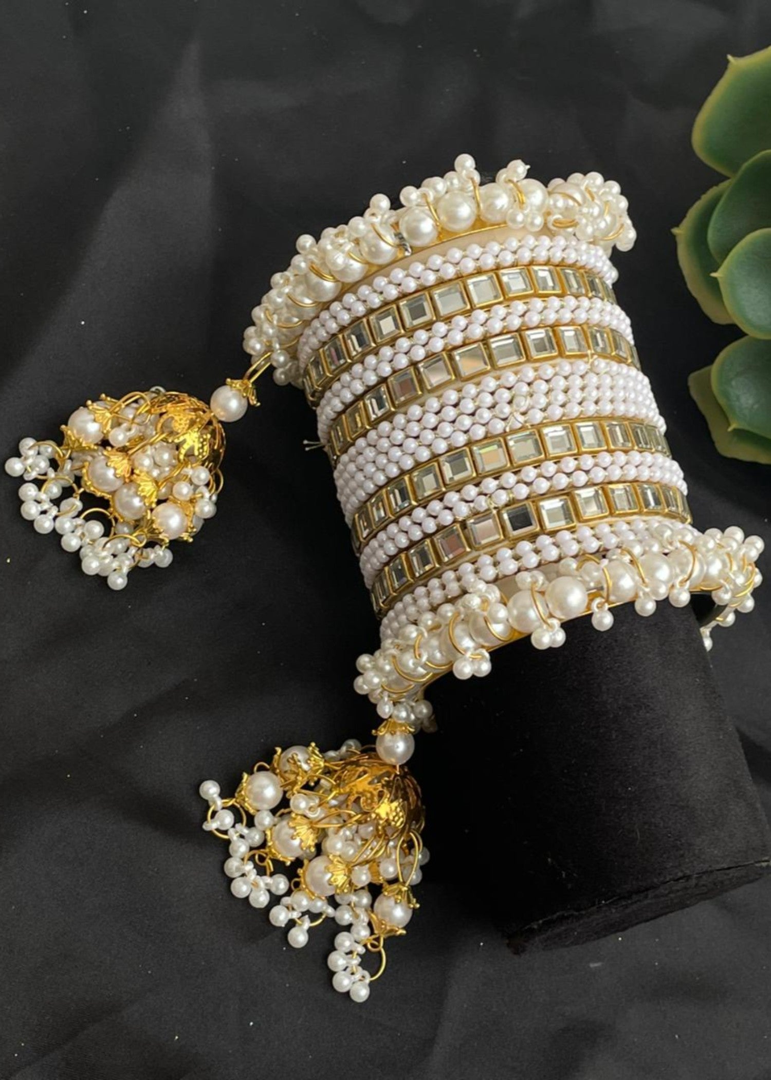 Bangles in White Color by - Trendy Women Bangles IUL9264