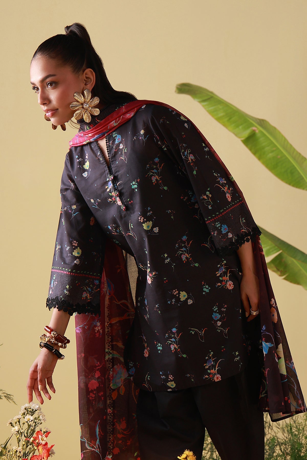 Mirha Lawn – Obsidian Flora
