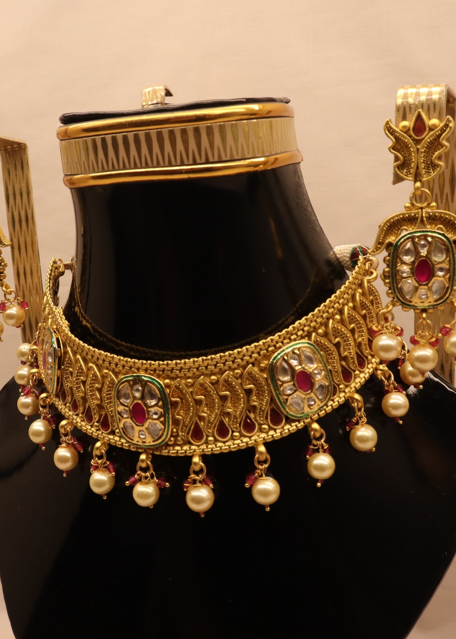 Choker in Green, red Color by - Trendy Women Choker JXL4566