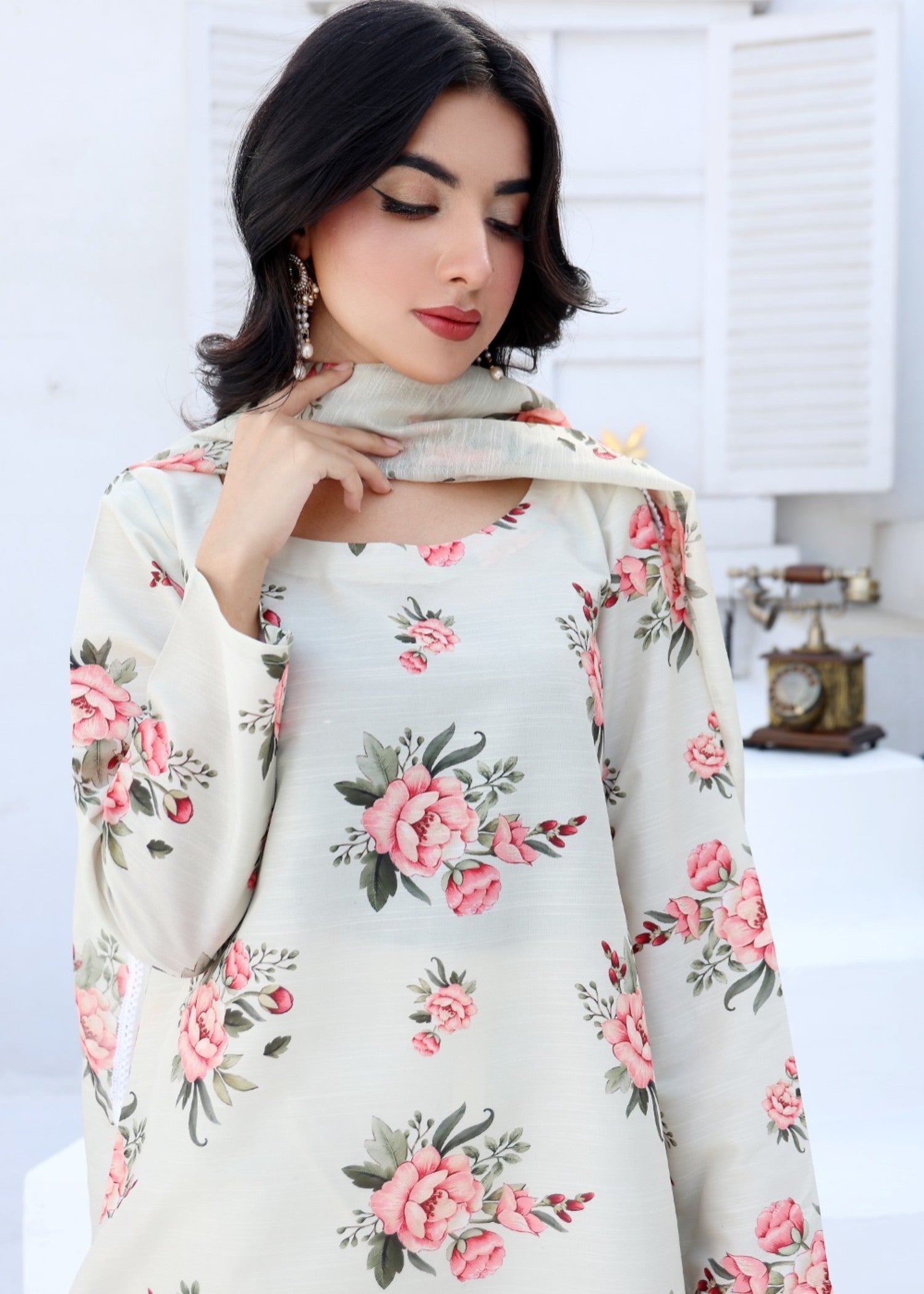 poly lawn Kaftan in Pink, olive green, off-white