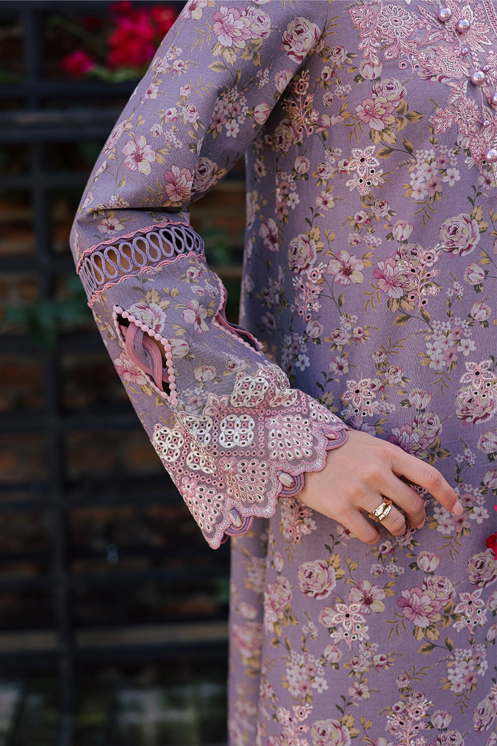 Shezlin Chikankari Eid Edit Lawn – RAAHEEN (AV-13)