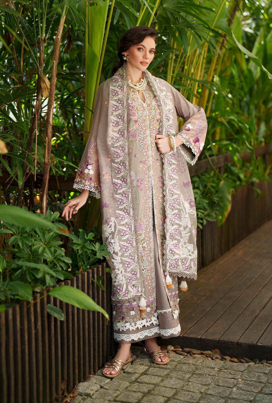 AJR Evara Luxury Lawn – Veya