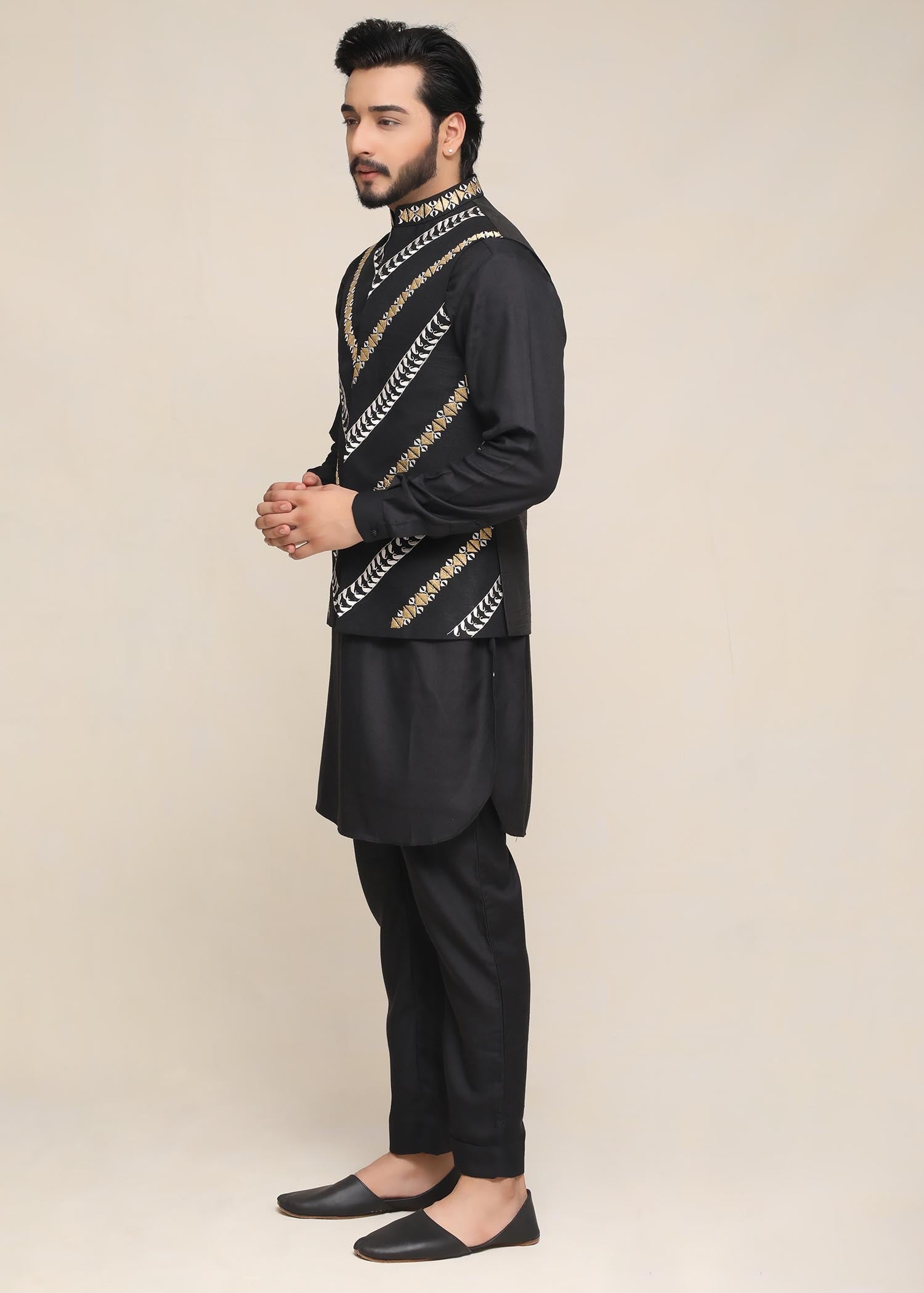 silk Waistcoat in Black by Walkout