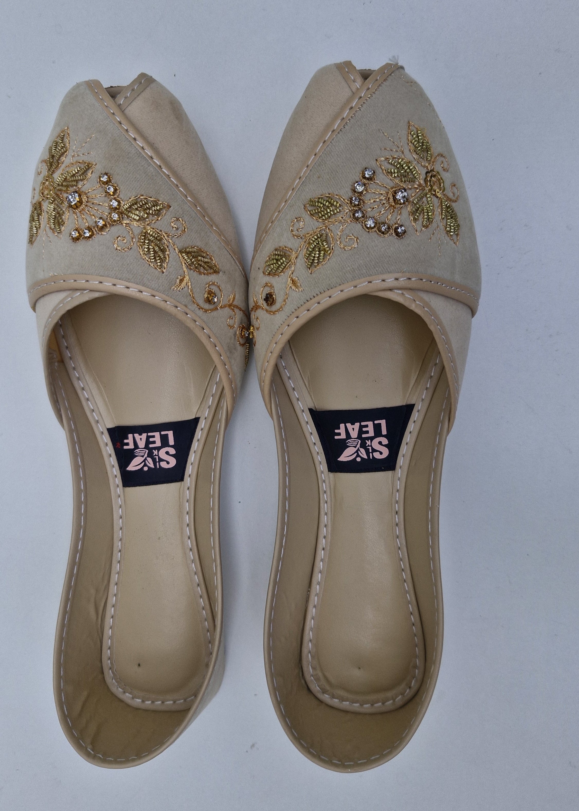 Khussa in Cream by - High Quality Women Khussa LUQ6012