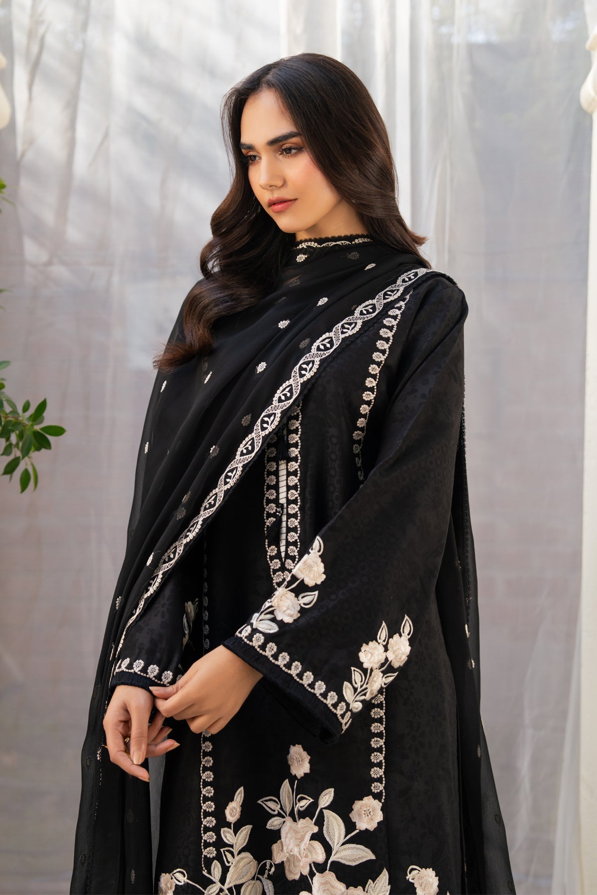 Eid Edit Lawn – AMARIS