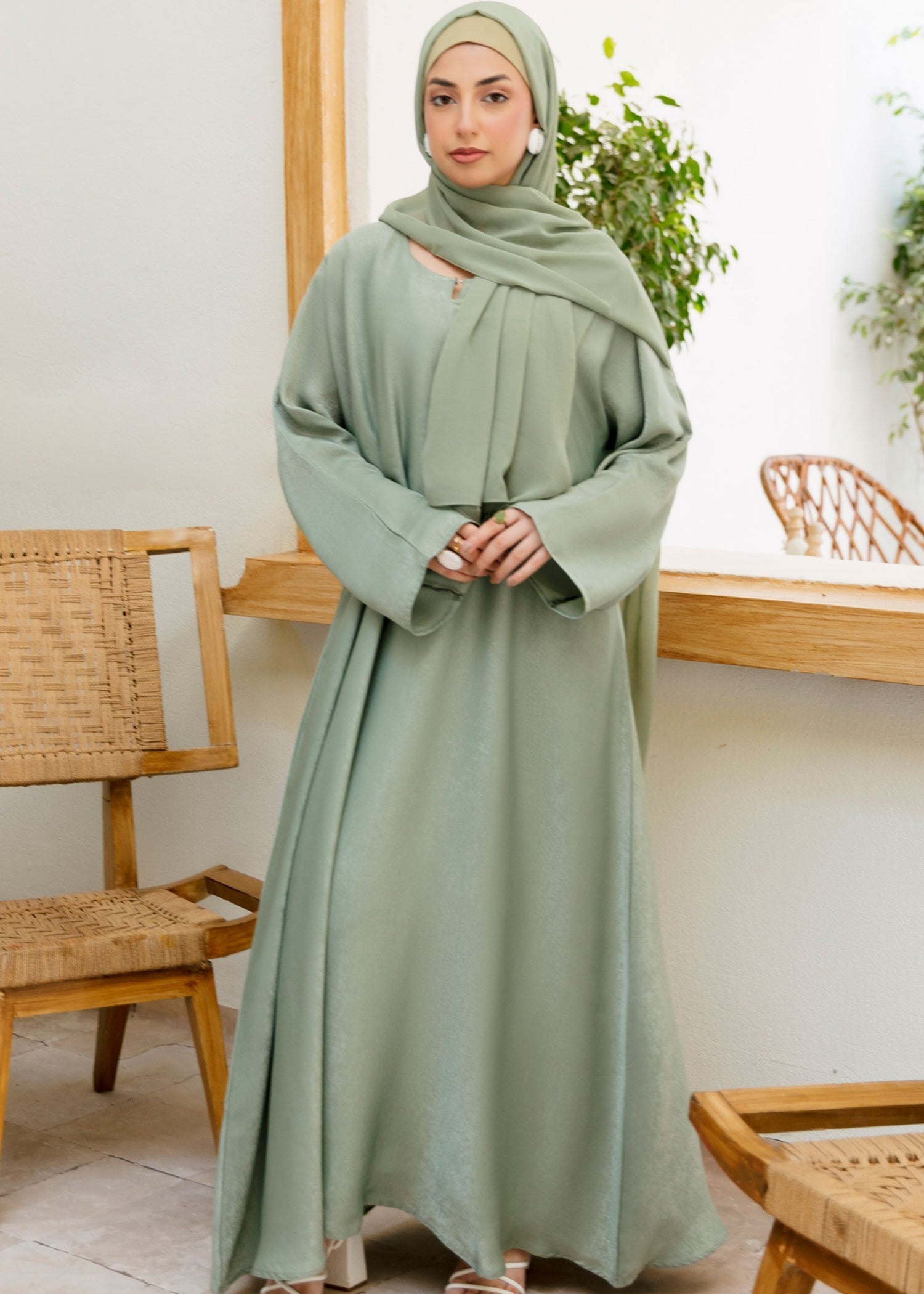 nidha blend Abaya in Moss green