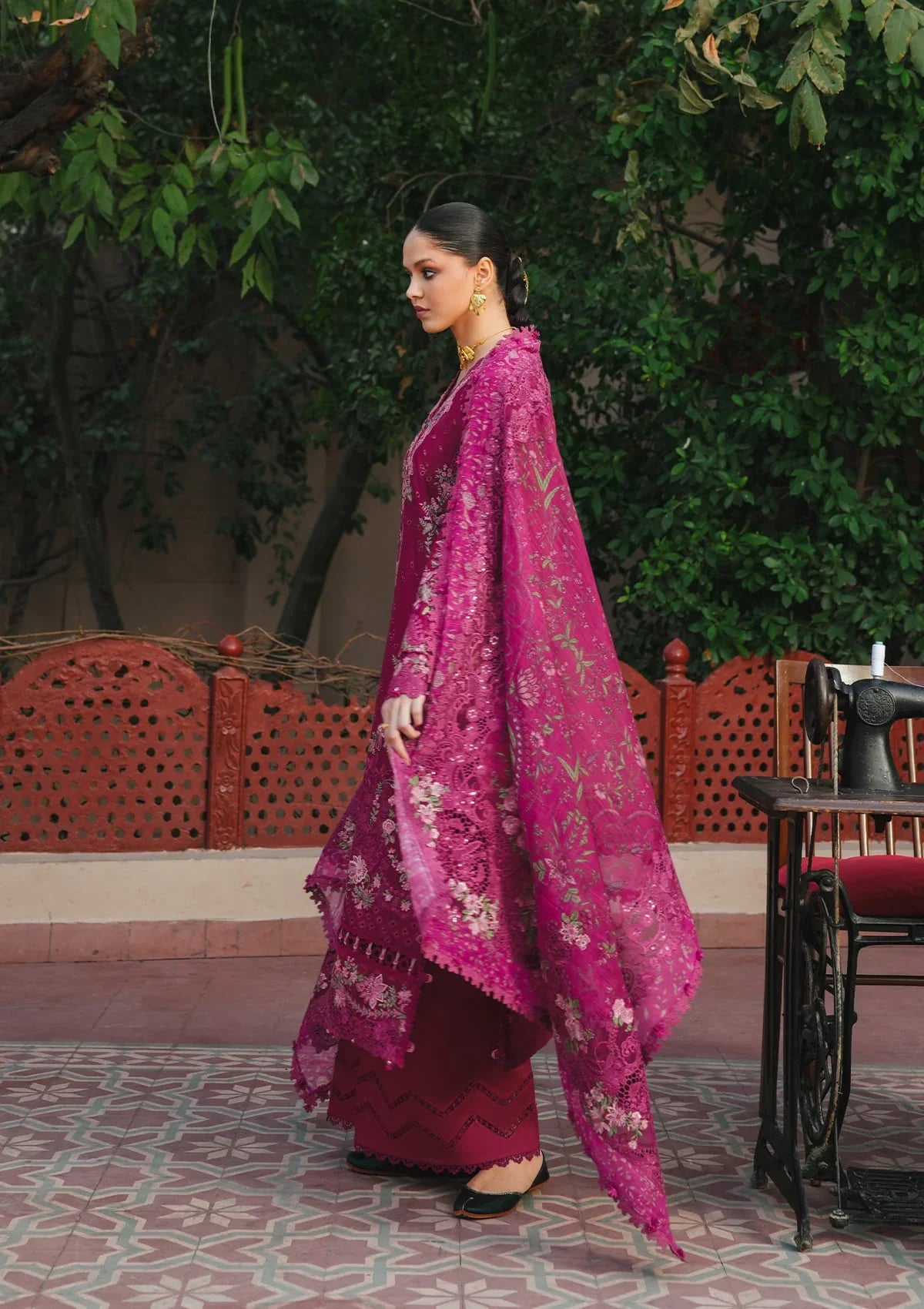 Ek Fasana Luxury Lawn – KLB-7A NAVELI