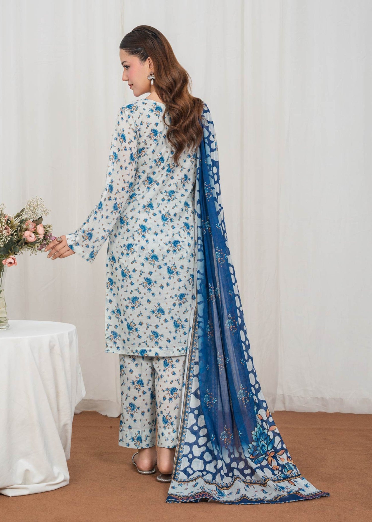 lawn Kurta Set in Light blue, white