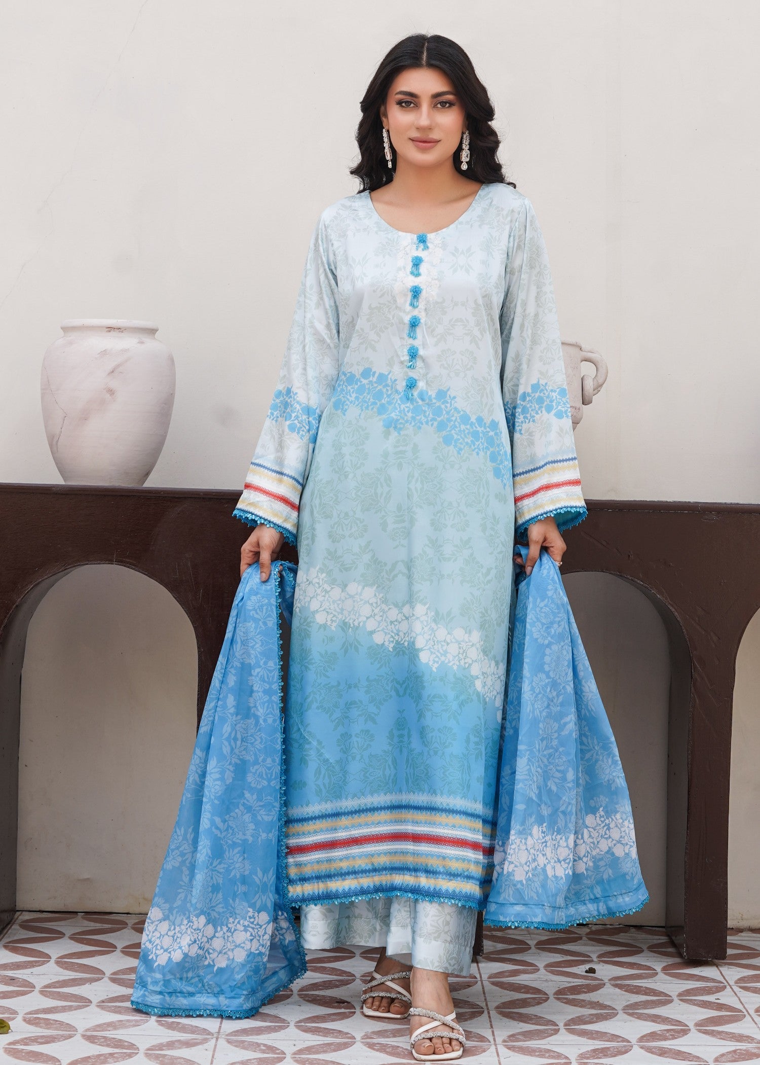 charmuse/shamooz Kaftan in White, arctic blue, ocean blue