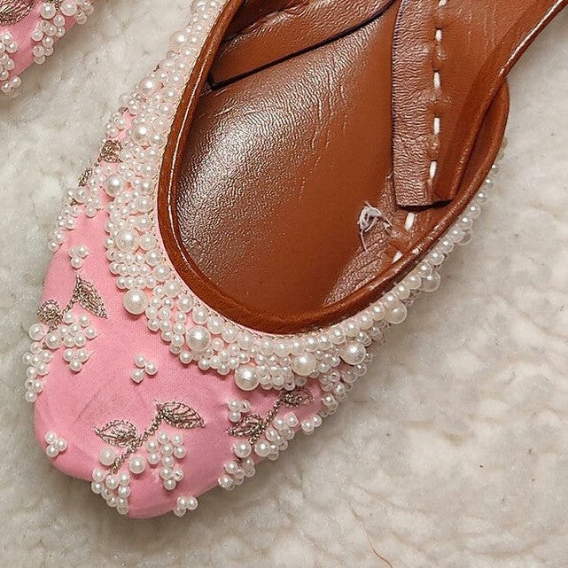 Khussa in Baby pink by - High Quality Women Khussa YDS5077