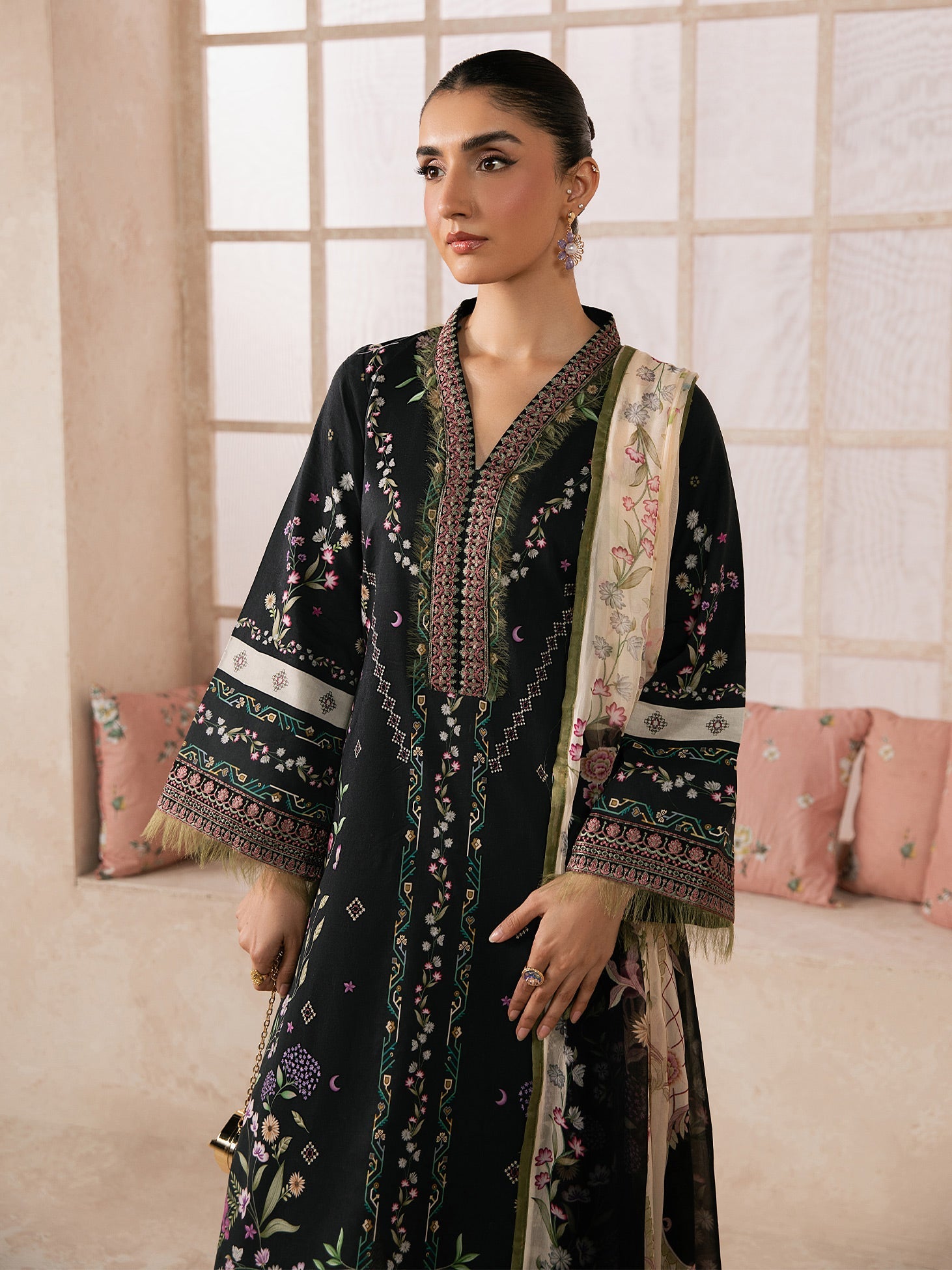 Syra Lawn – Elina