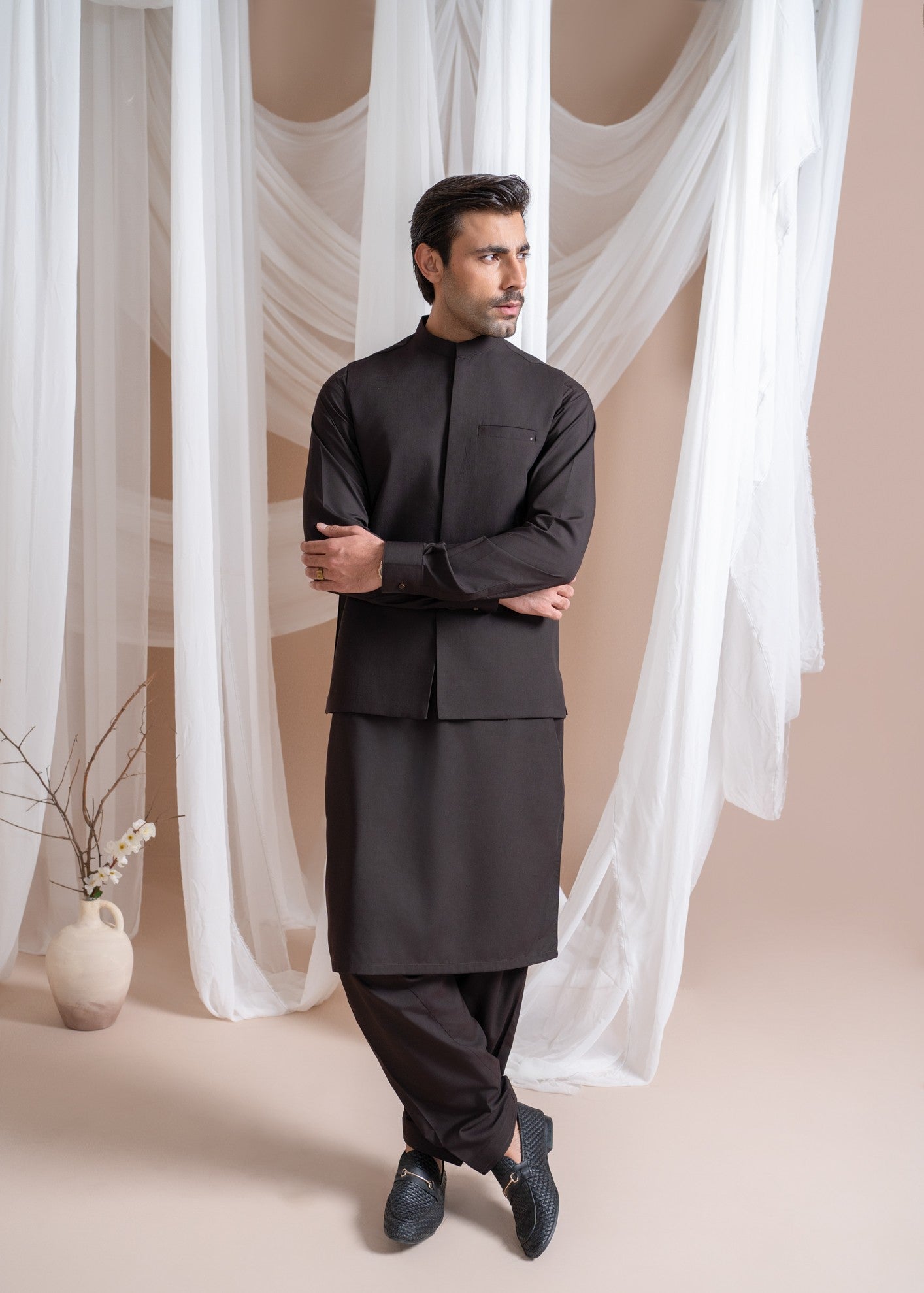 wash & wear Waistcoat in Dark brown by Muraqsh