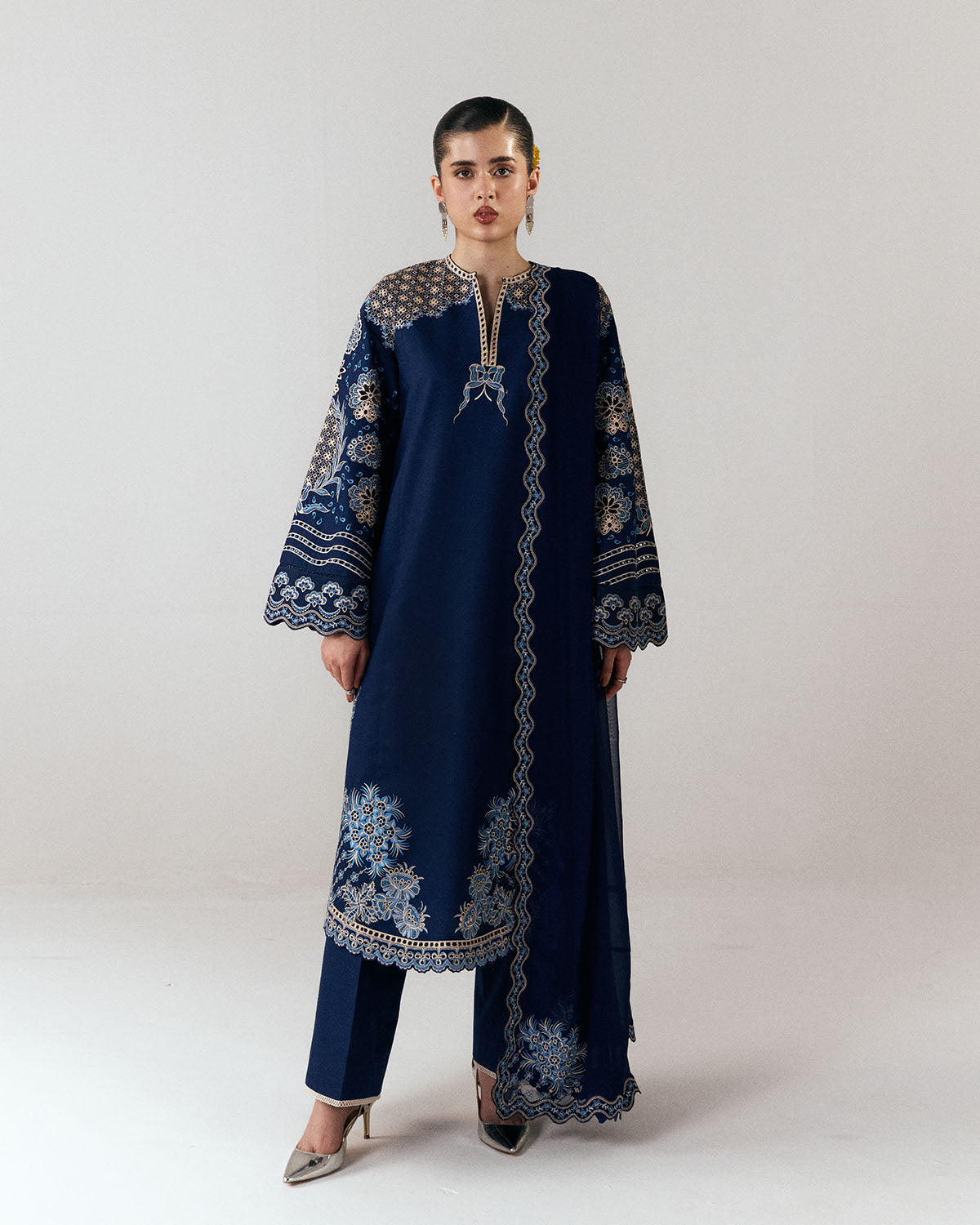 Jugnu Luxury Lawn Edit – Tiva