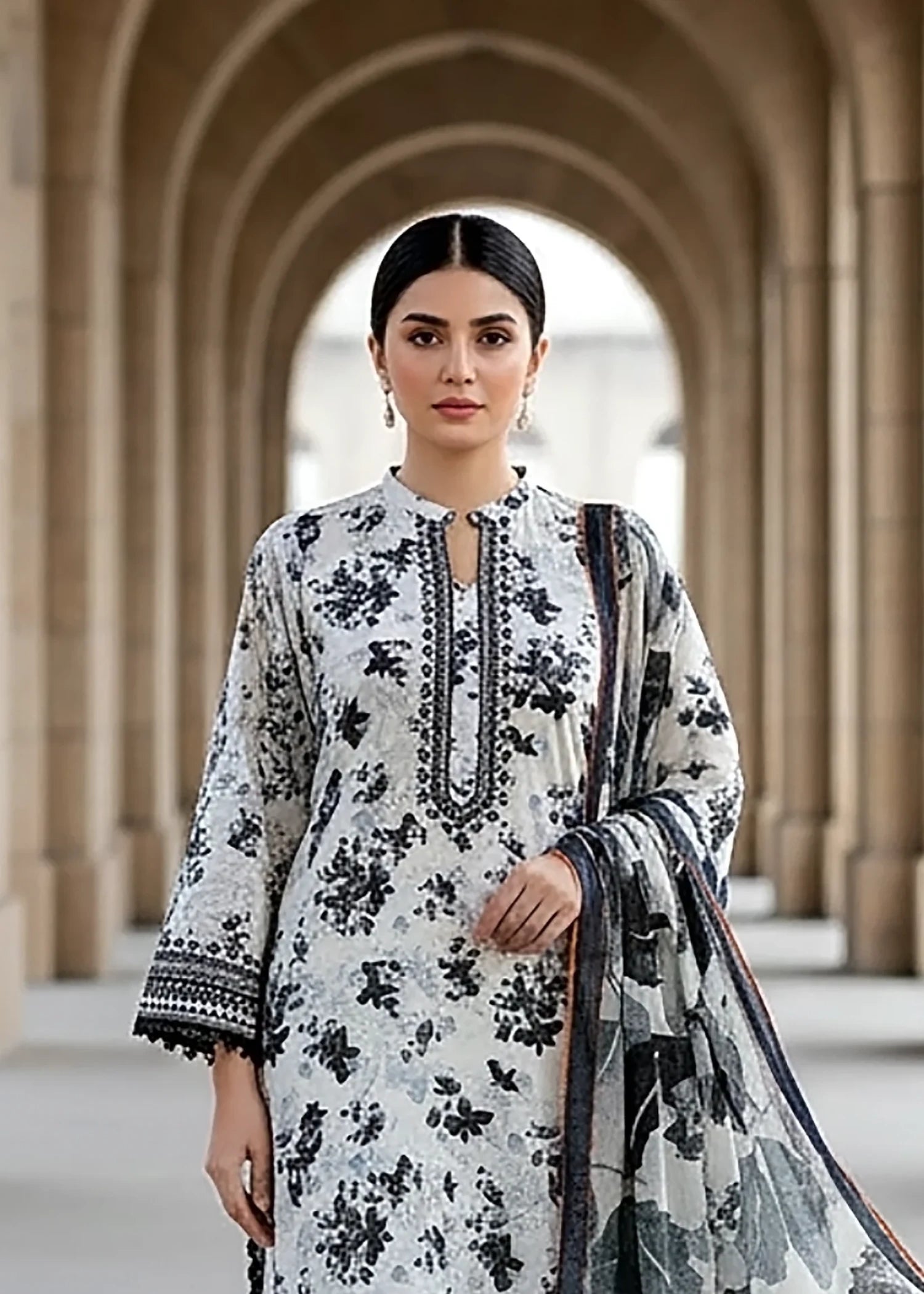 zari lawn Unstitched in White