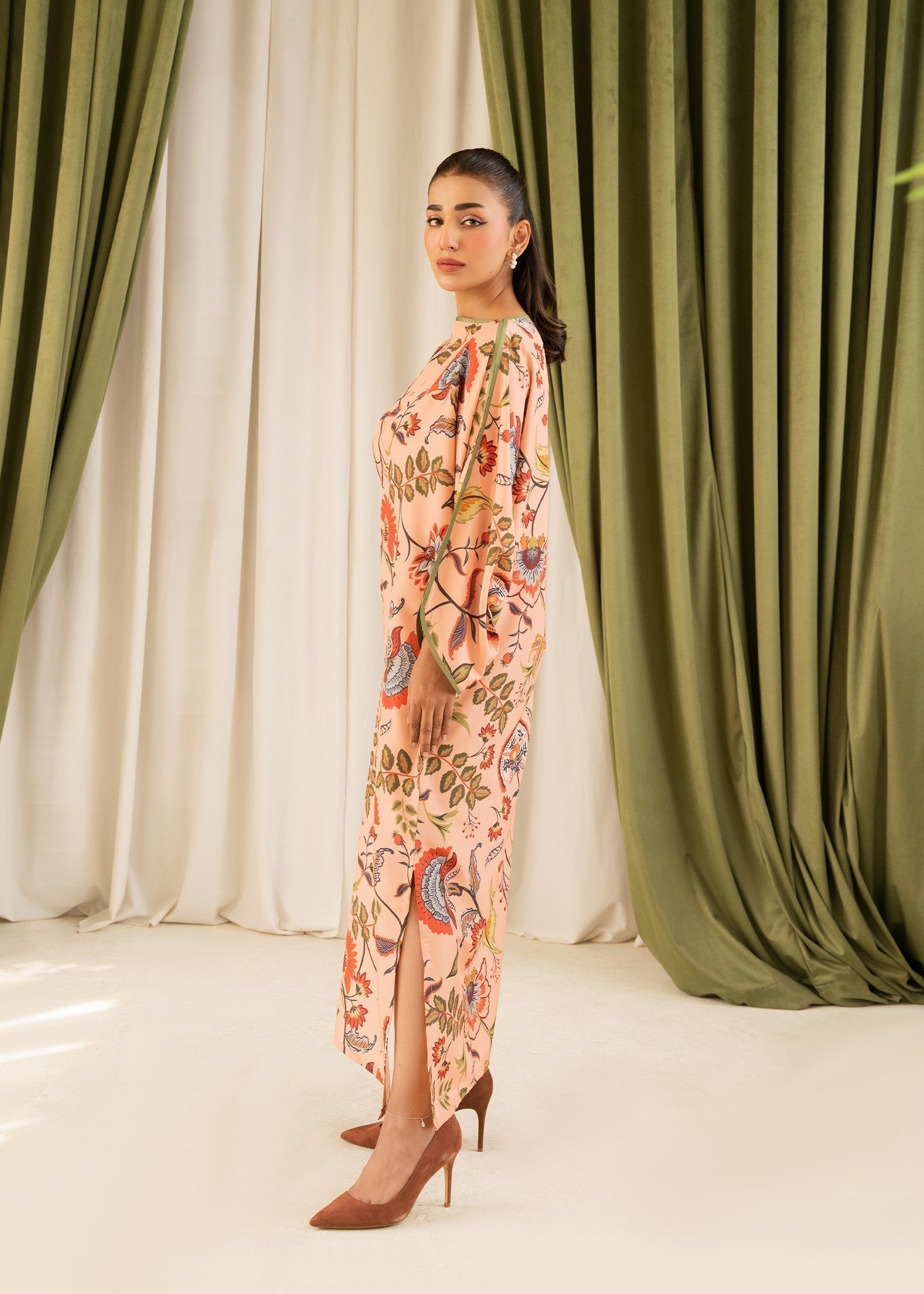 lawn Kaftan in Peach pink