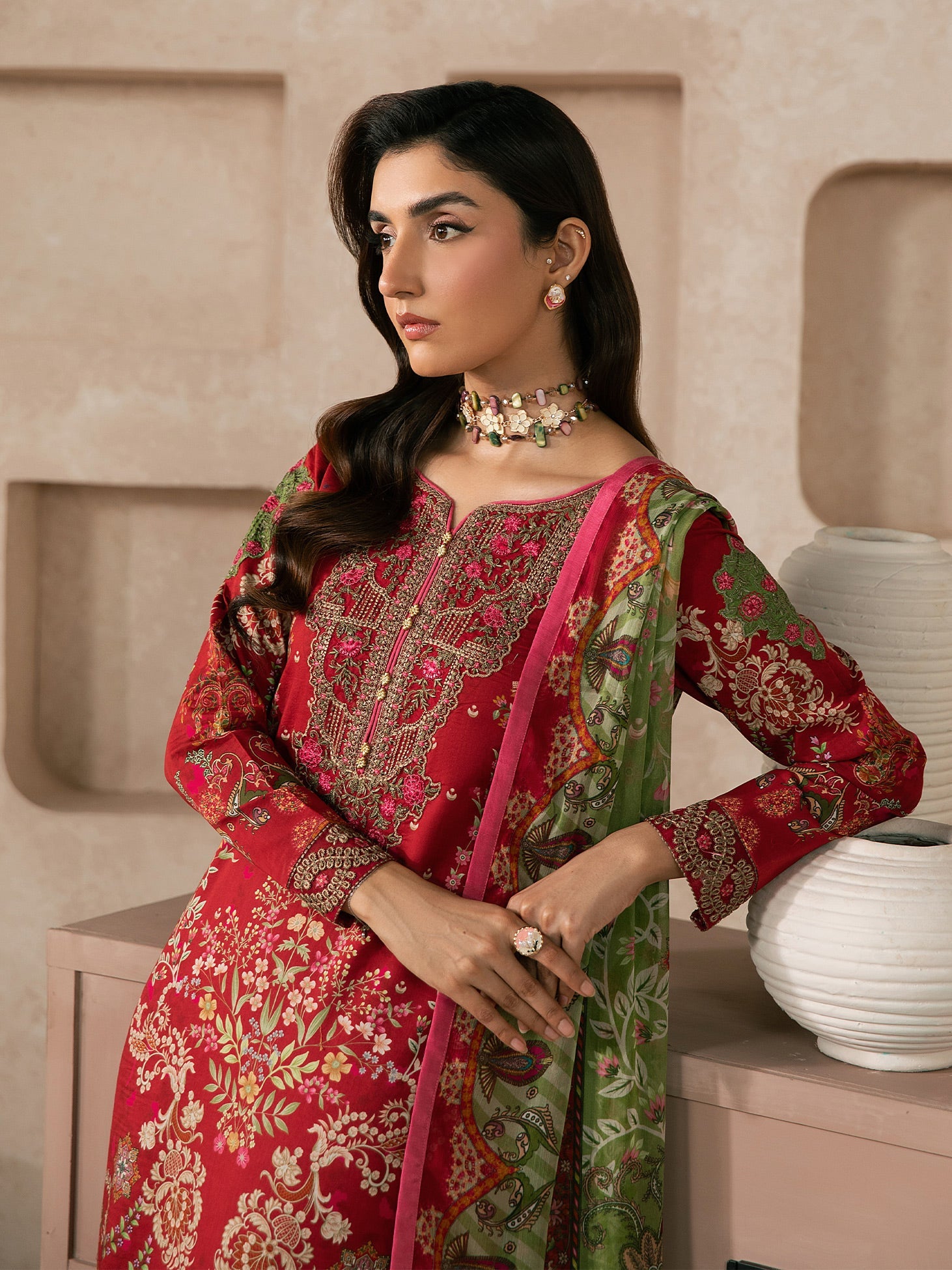 Syra Lawn – Nael