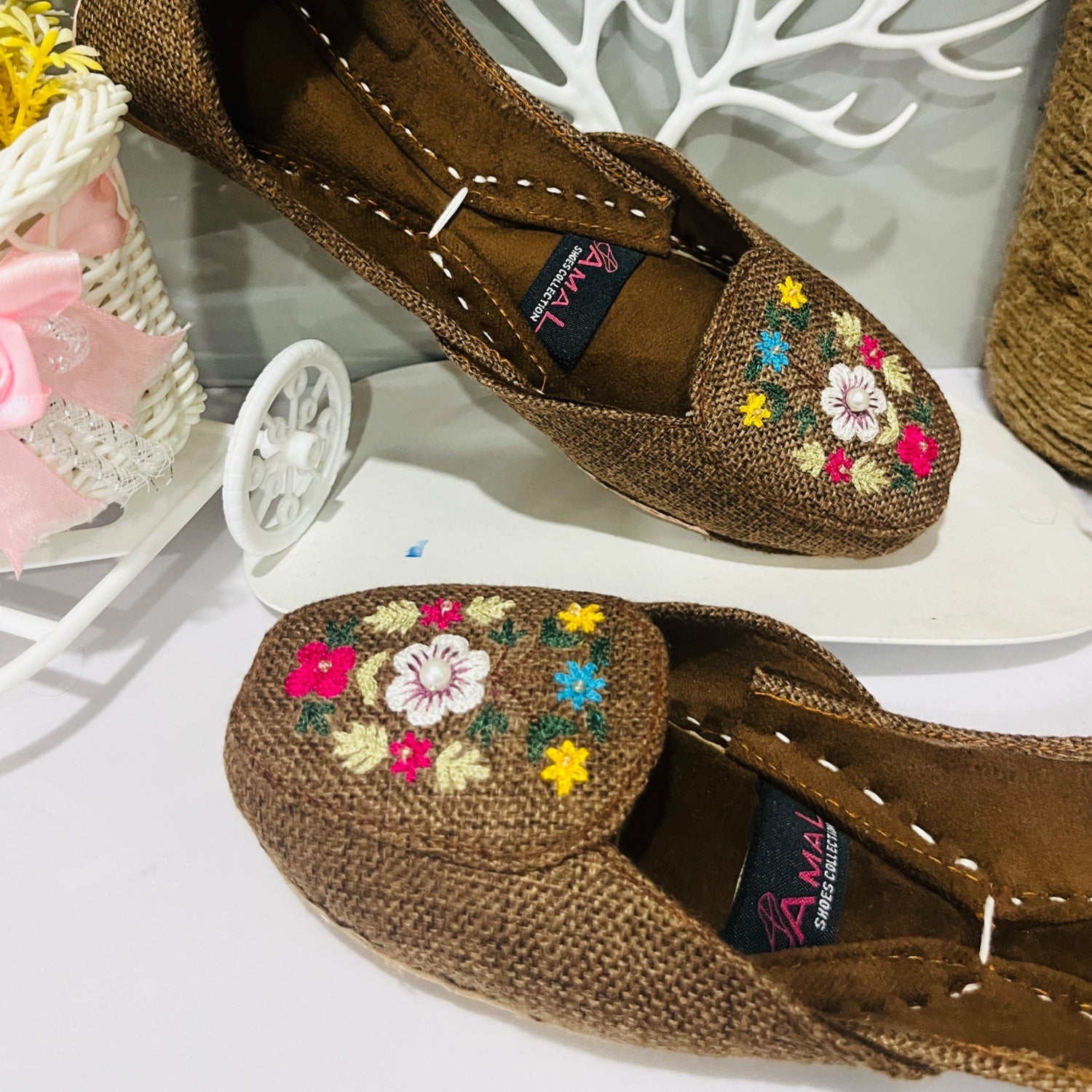 Khussa in Camel brown by - High Quality Women Khussa WBM2511