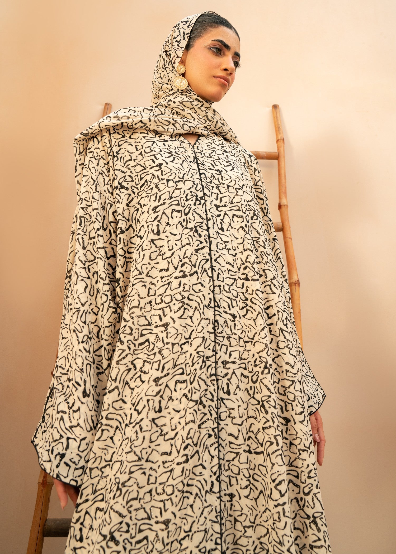 chiffon Abaya in Ivory, black, multi