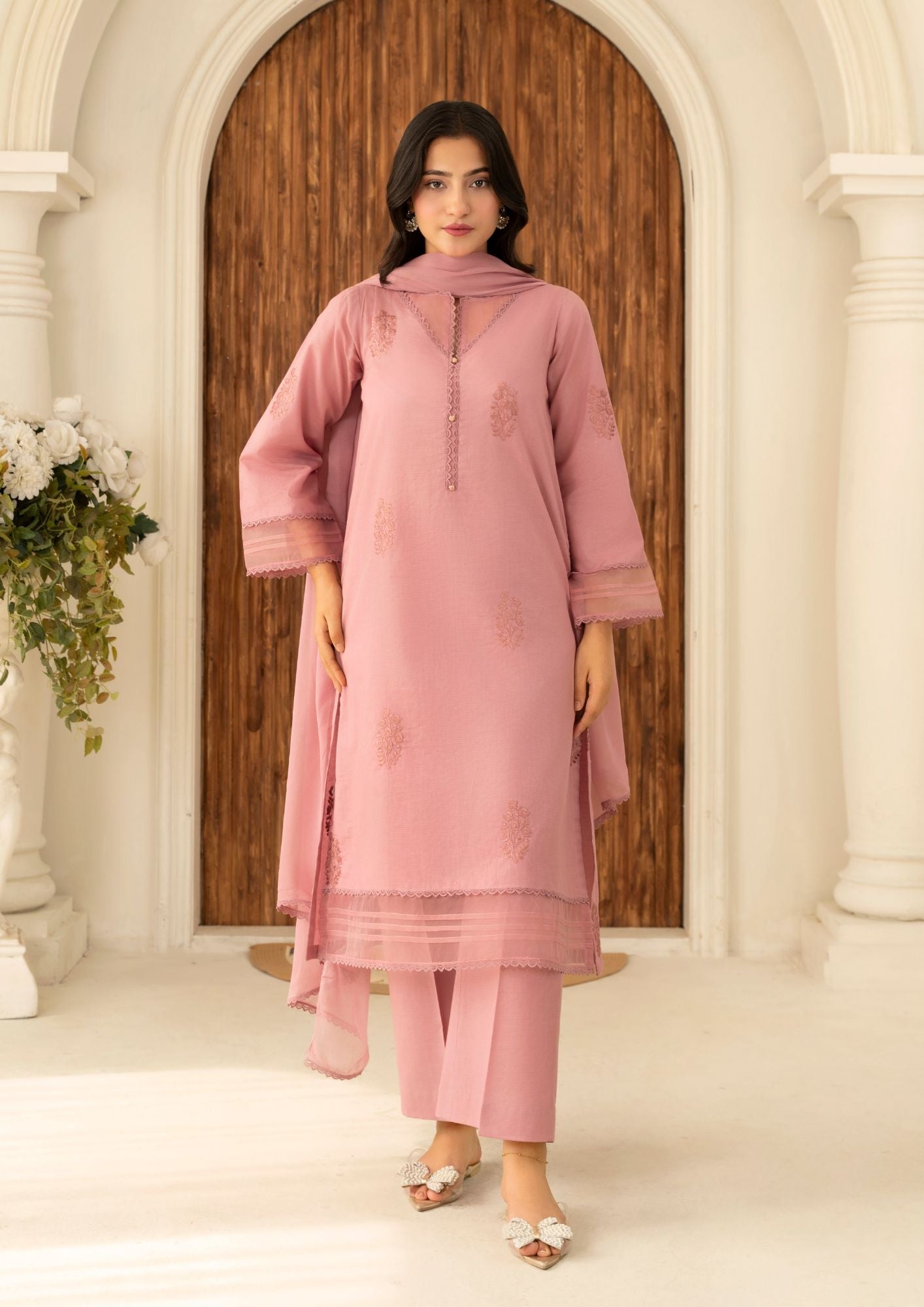 textured lawn Kurta Set in Tea rose pink