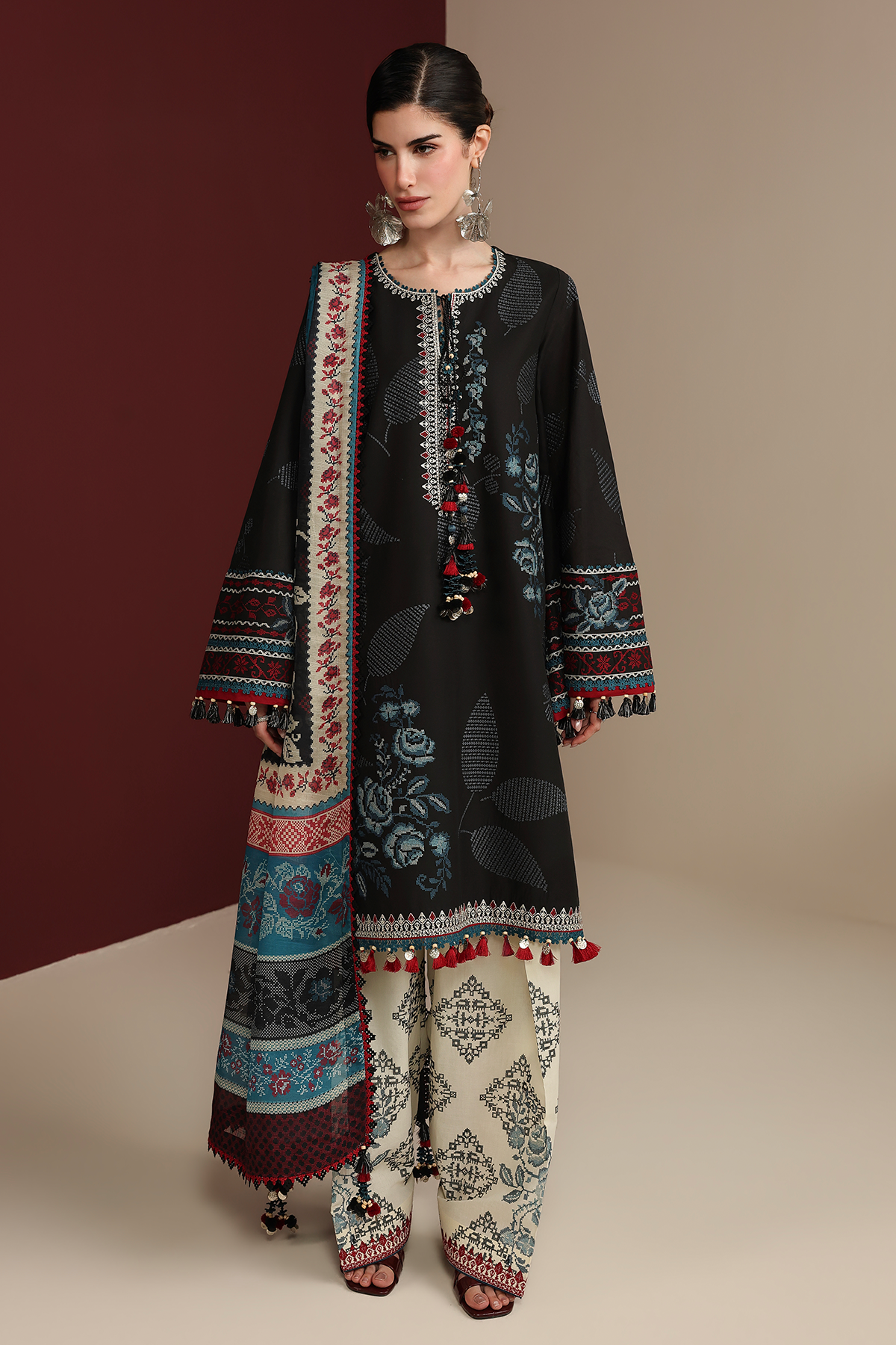 Iris Luxury Festive Lawn – IL26-D05
