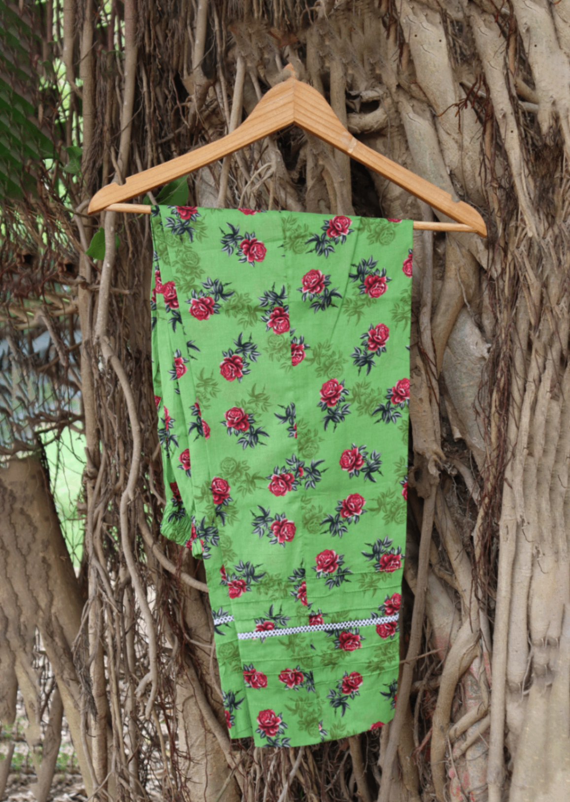 lawn Kurta Set in Kelly green