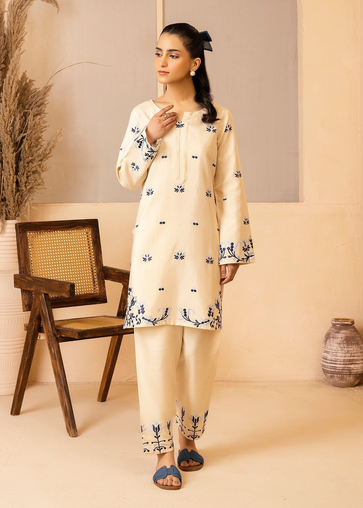 medium silk Kurta Set in Cream