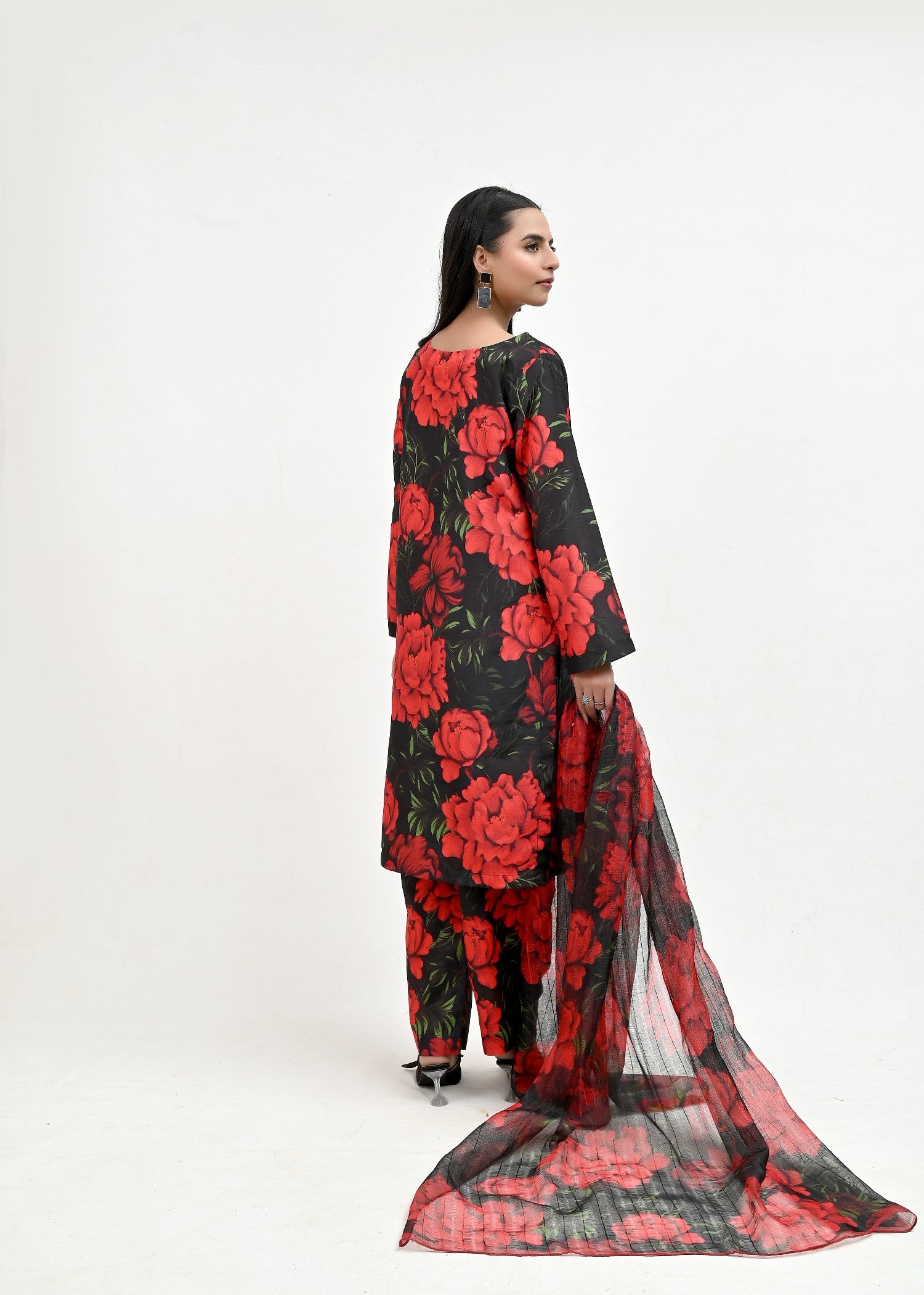 pk raw silk Kurta Set in Black, crimson