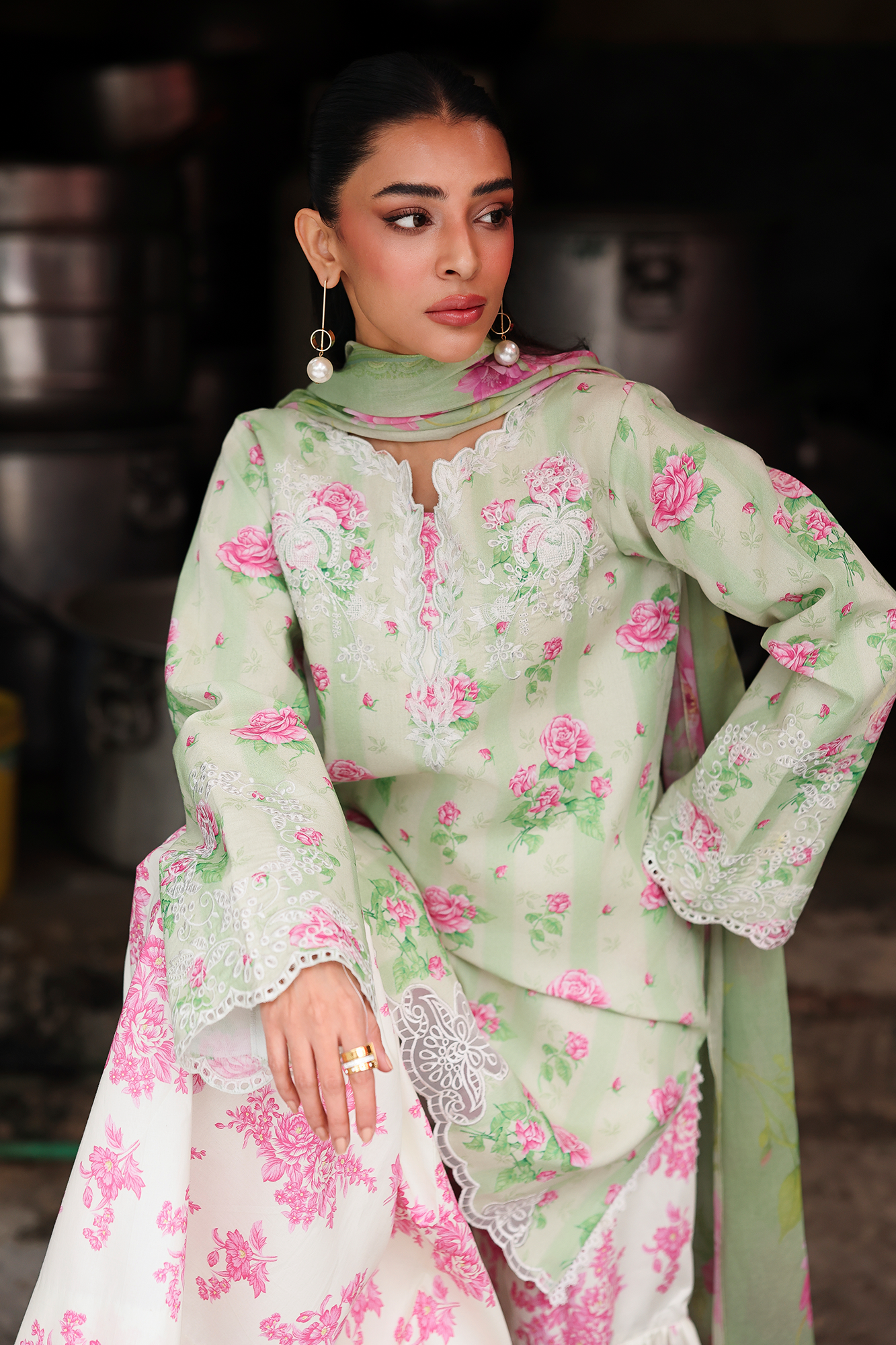 Floral Symphony Lawn – V2-08