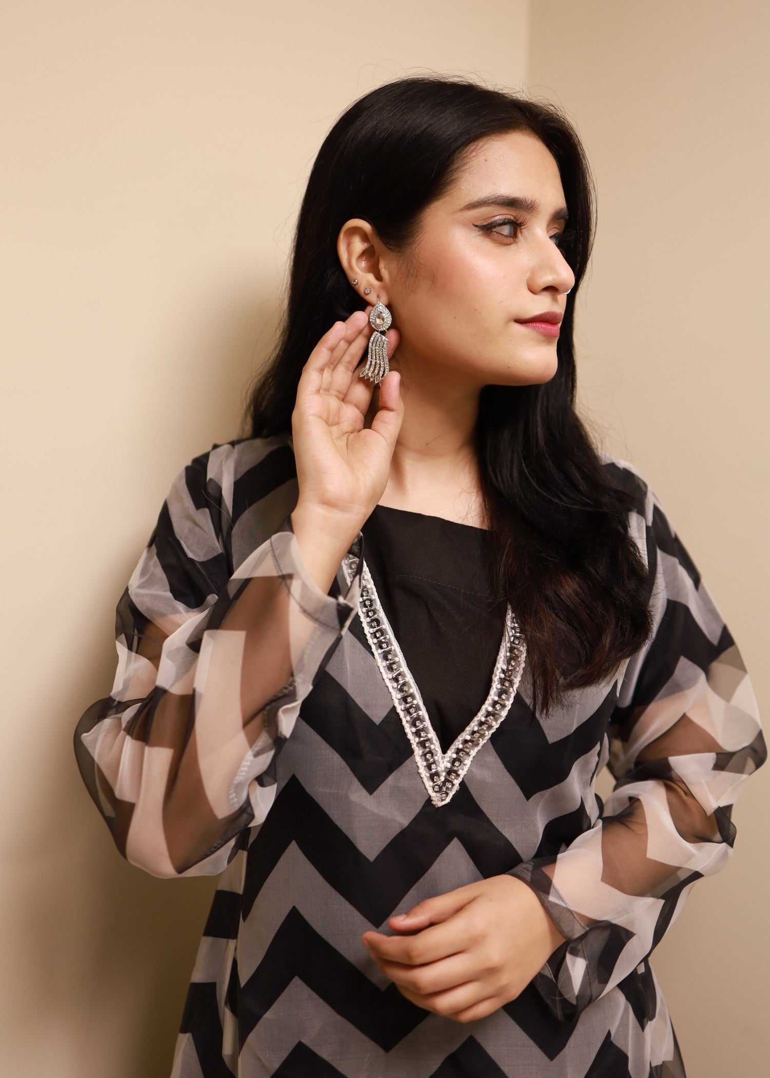 tissue Maxi in Black, white
